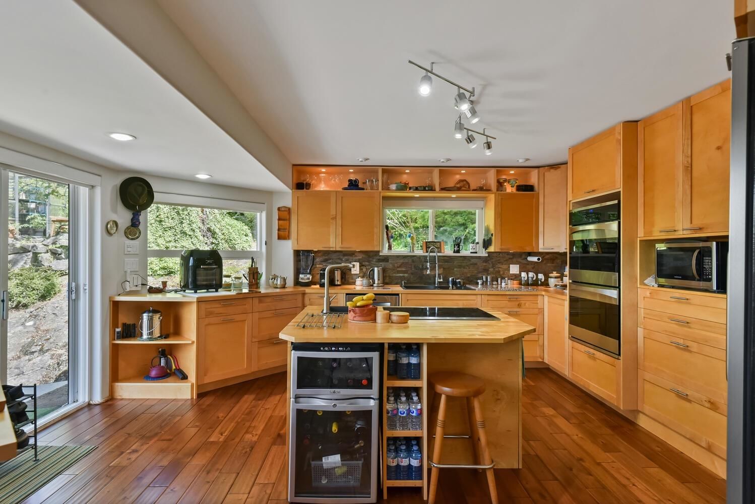 Listing Image 14