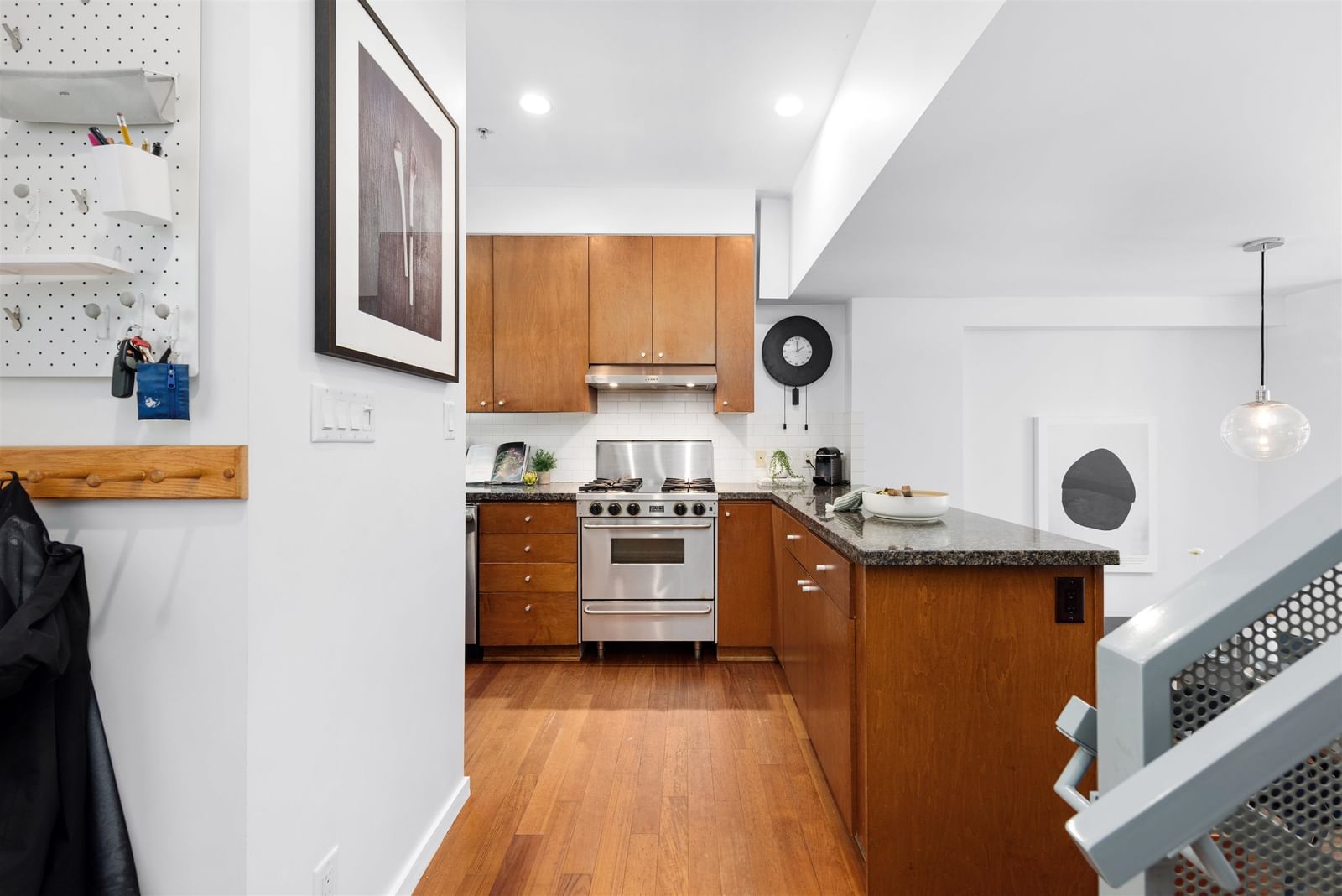 Listing Image 9