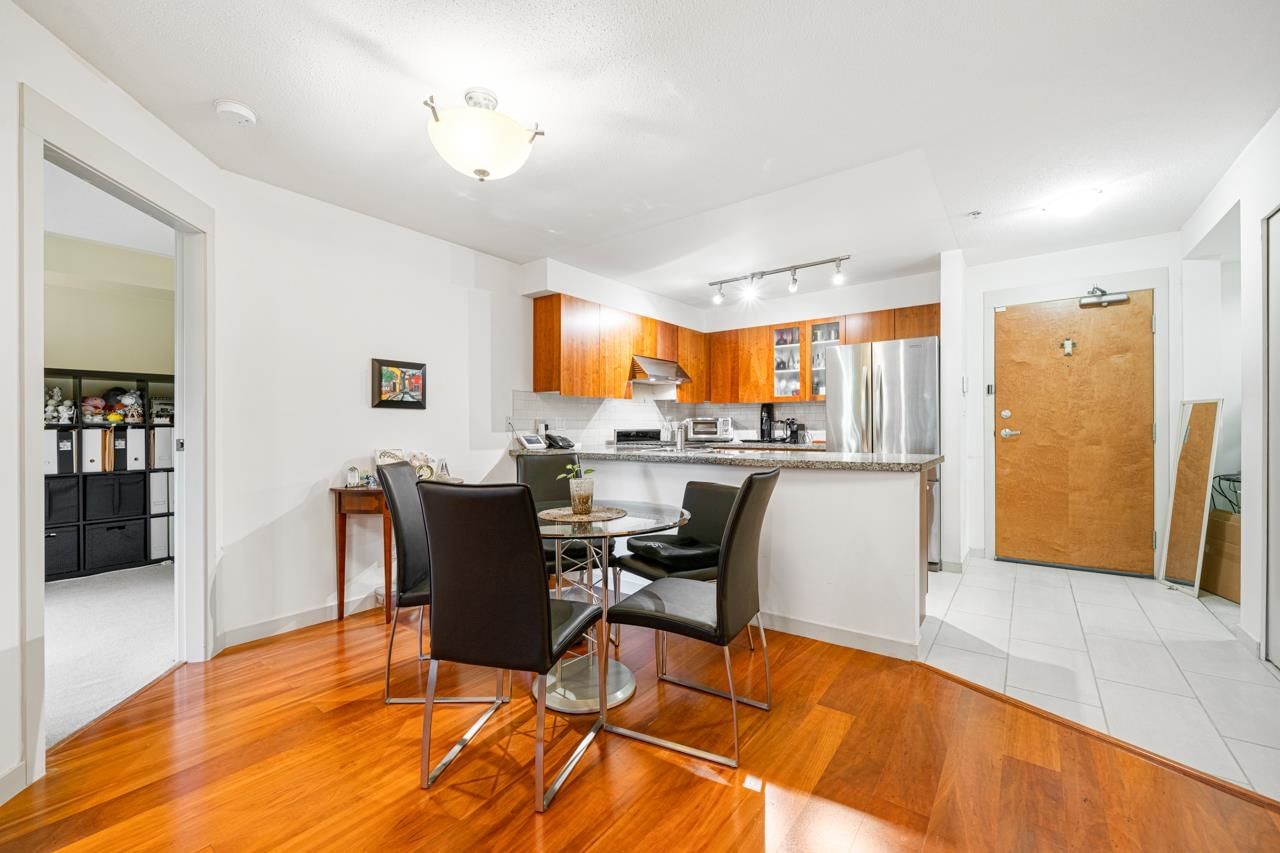 Listing Image 4