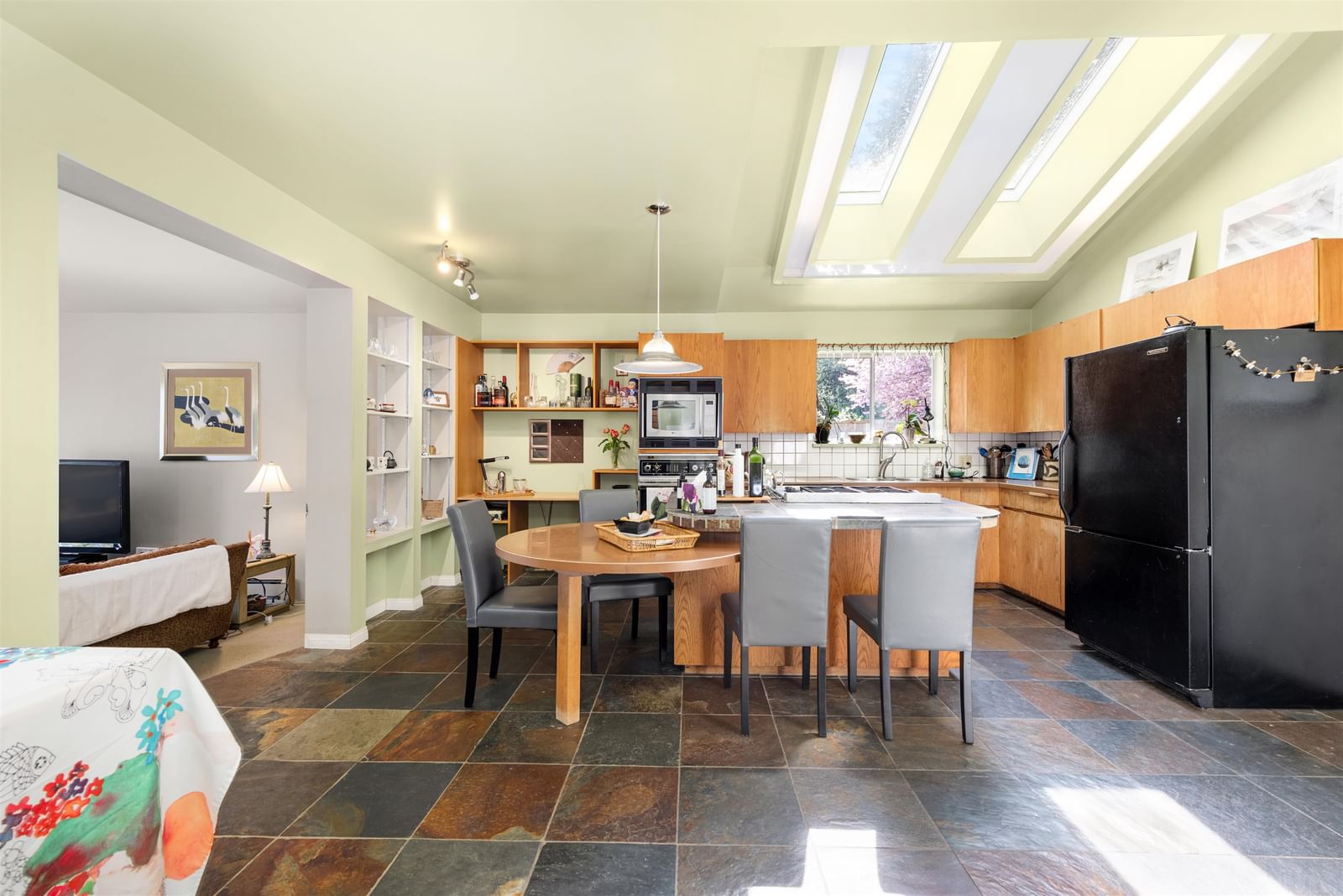 Listing Image 10