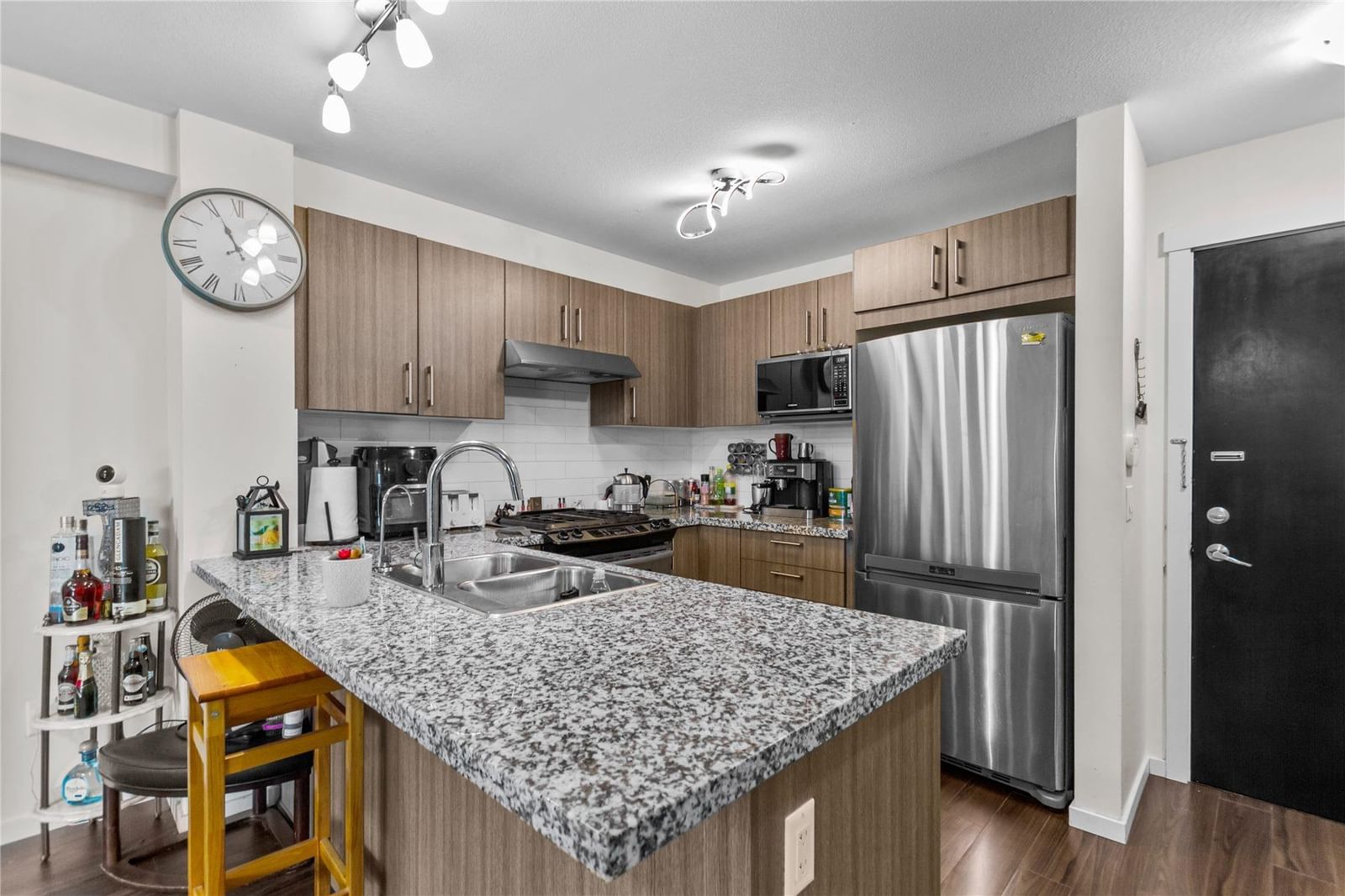 Listing Image 8