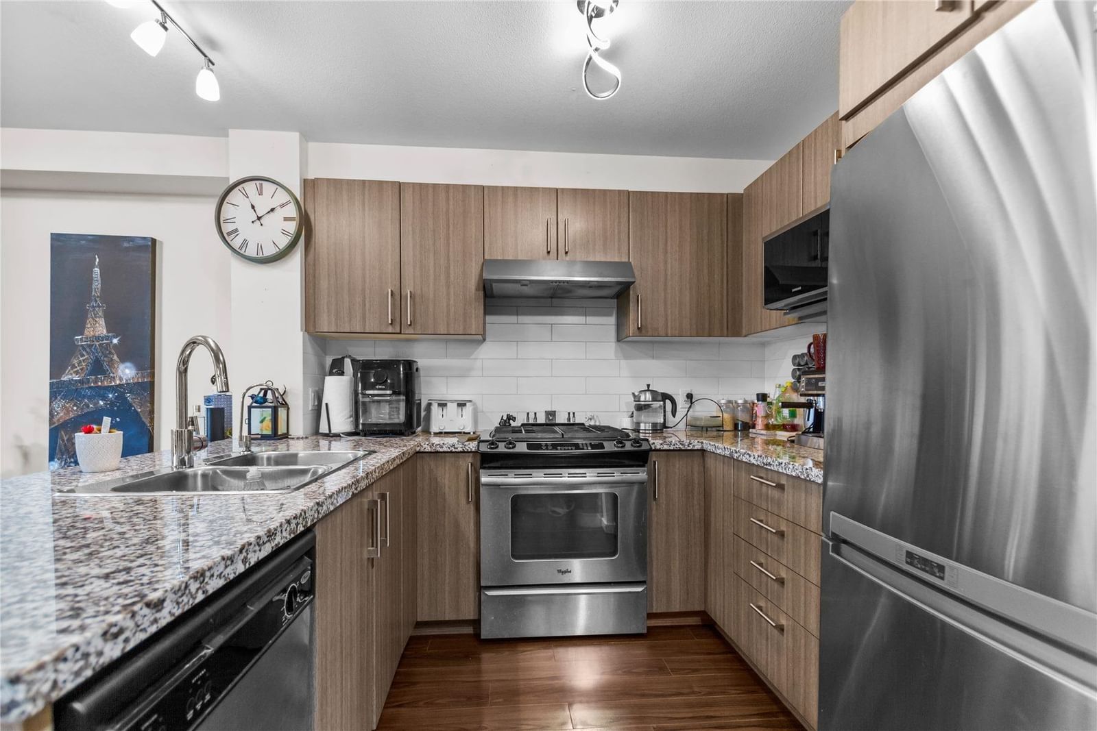 Listing Image 9