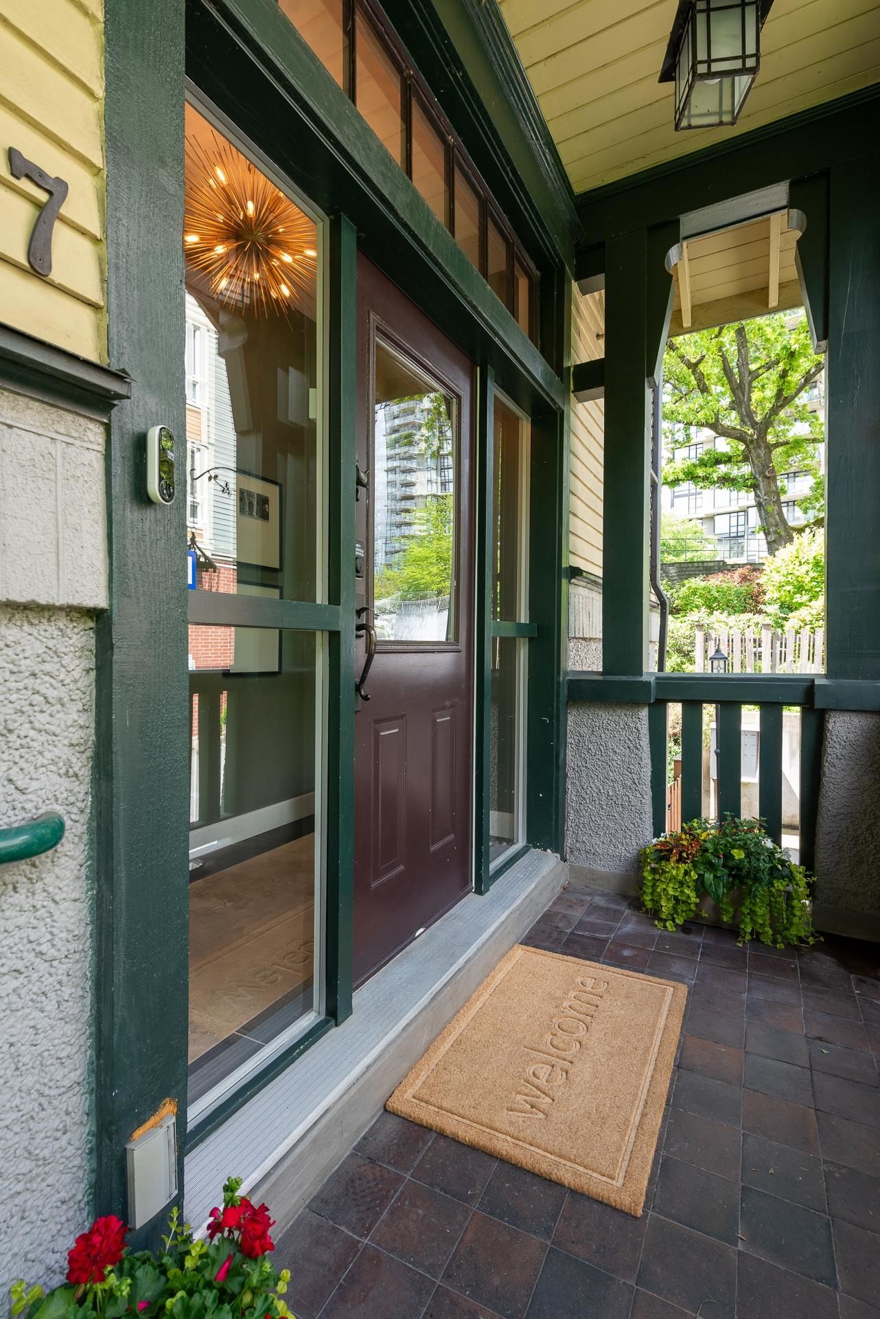 Listing Image 4