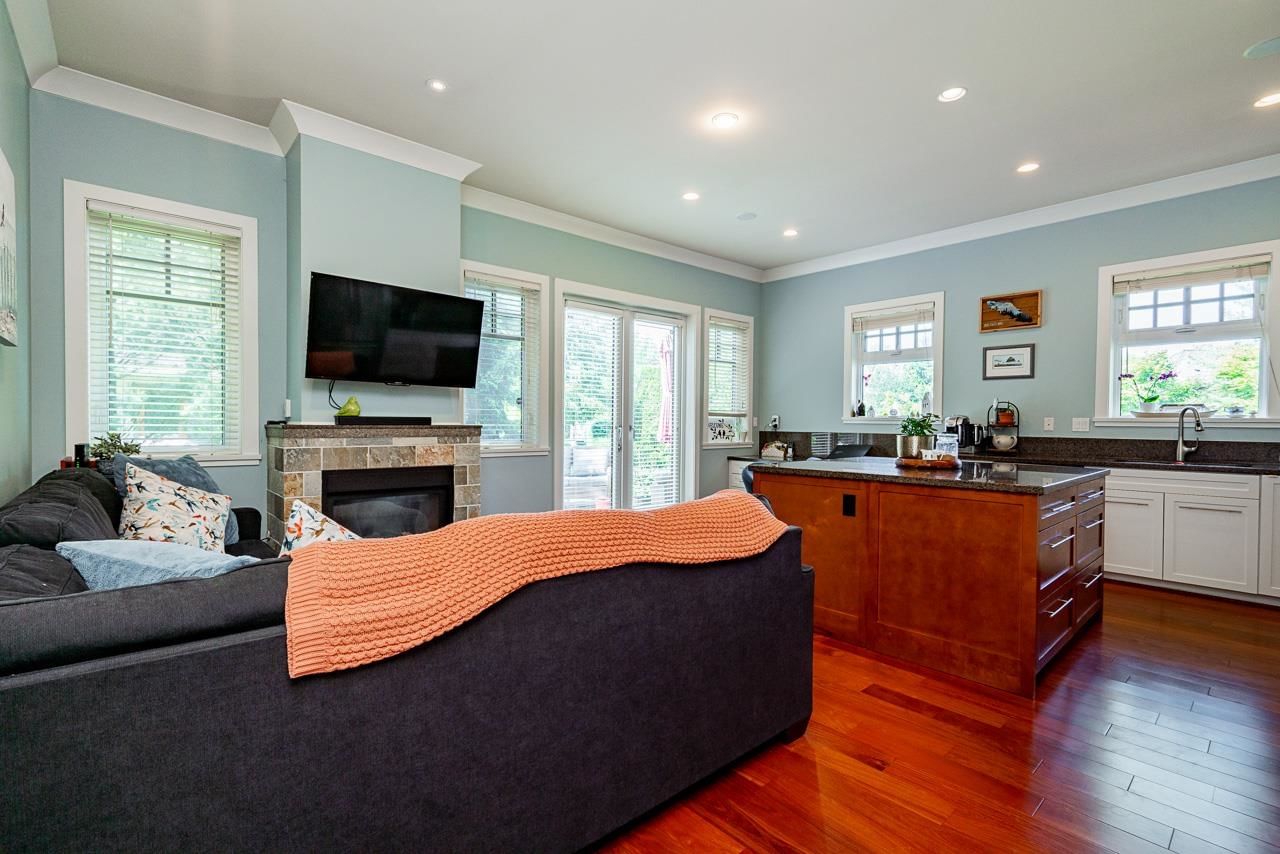 Listing Image 9