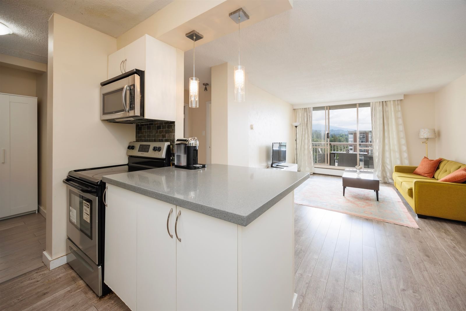 Listing Image 9