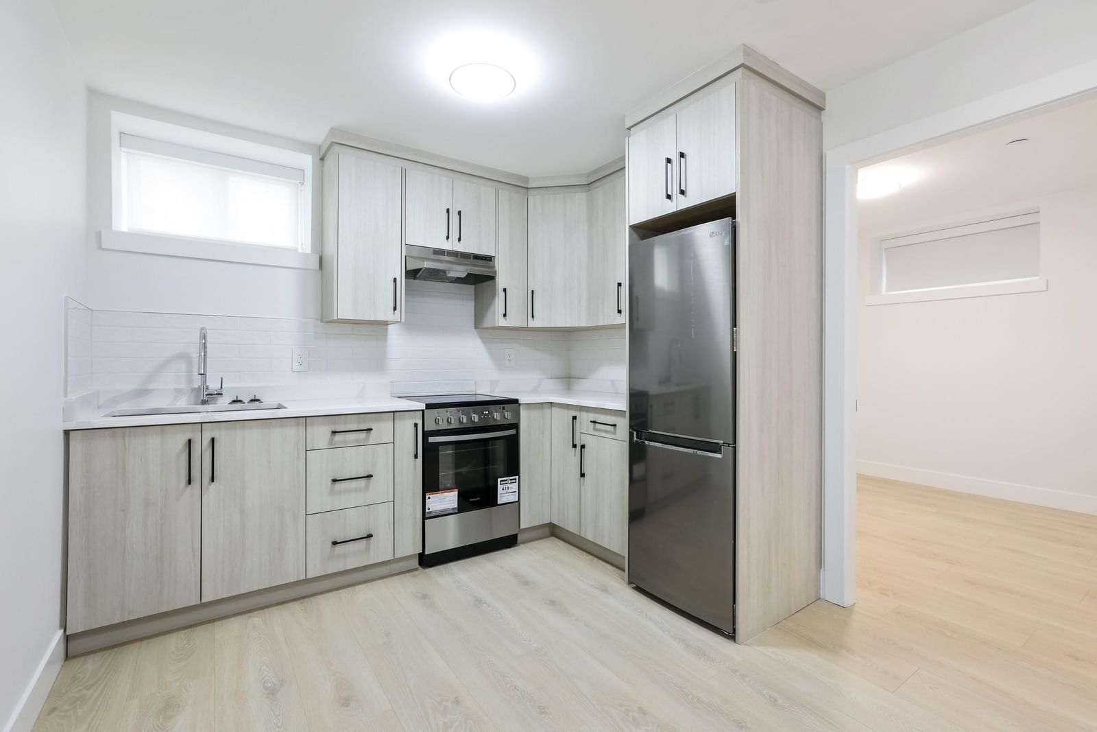 Listing Image 12