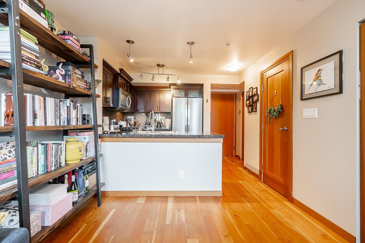 Listing Image 8