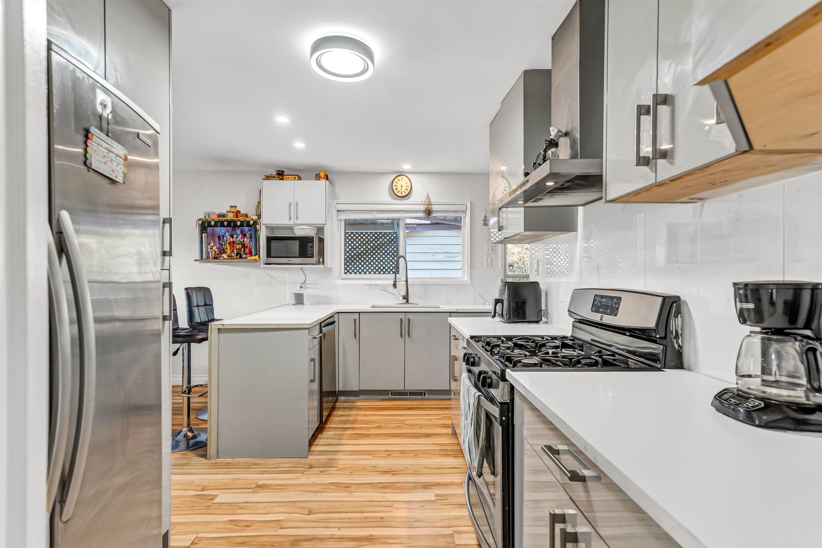 Listing Image 12