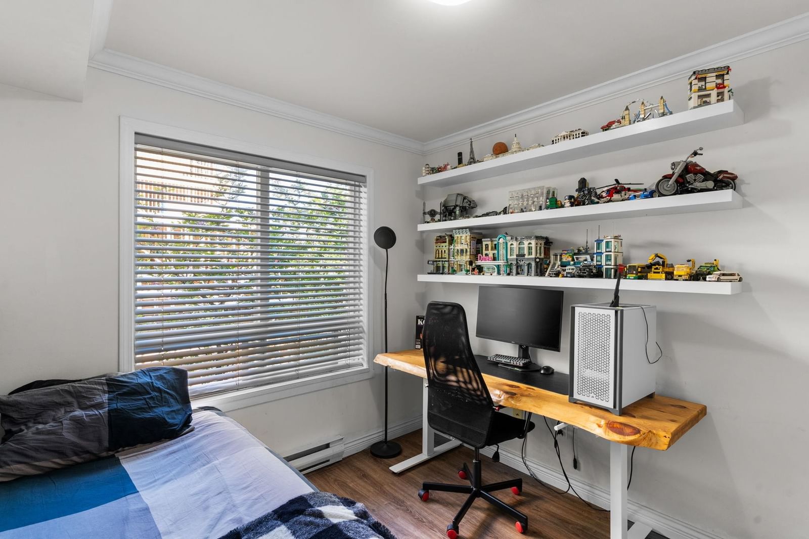 Listing Image 15