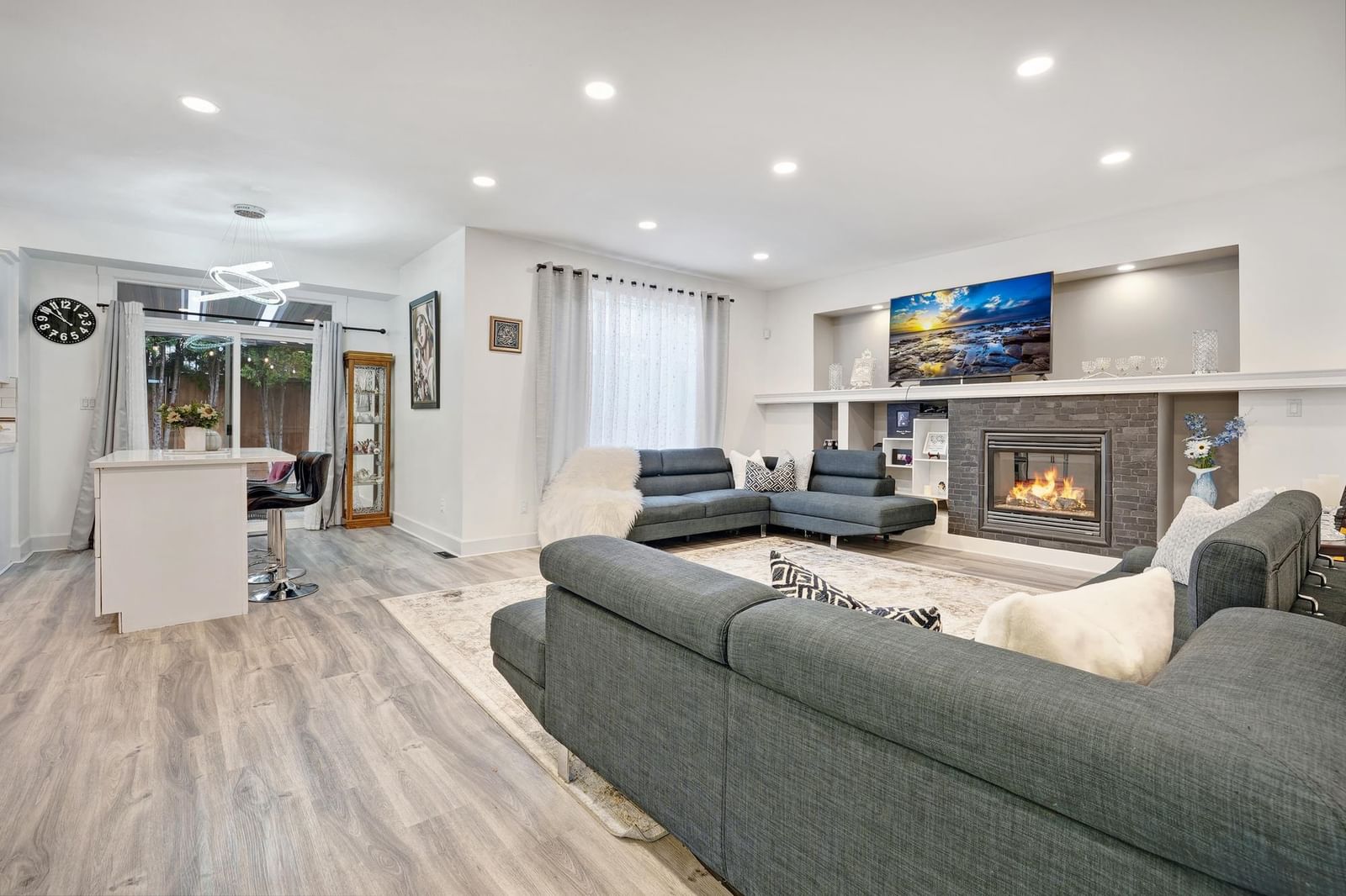 Listing Image 10