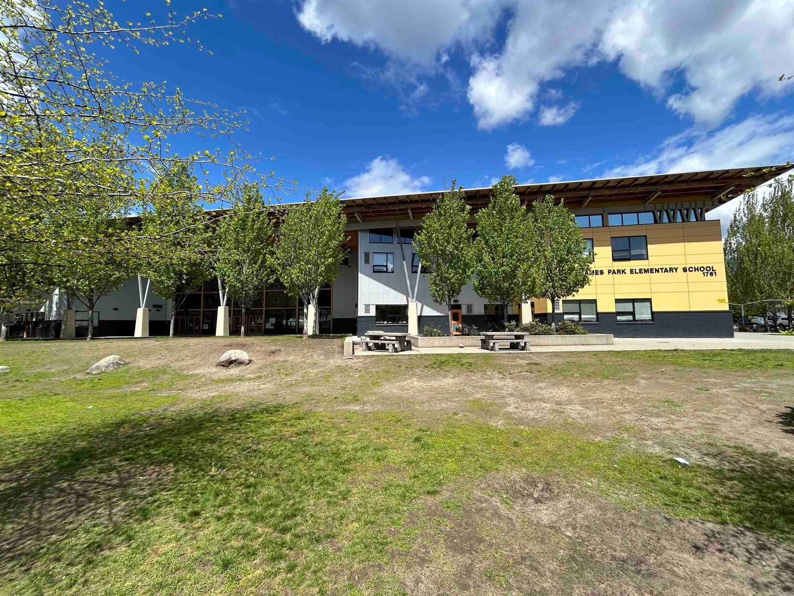 Listing Image 10