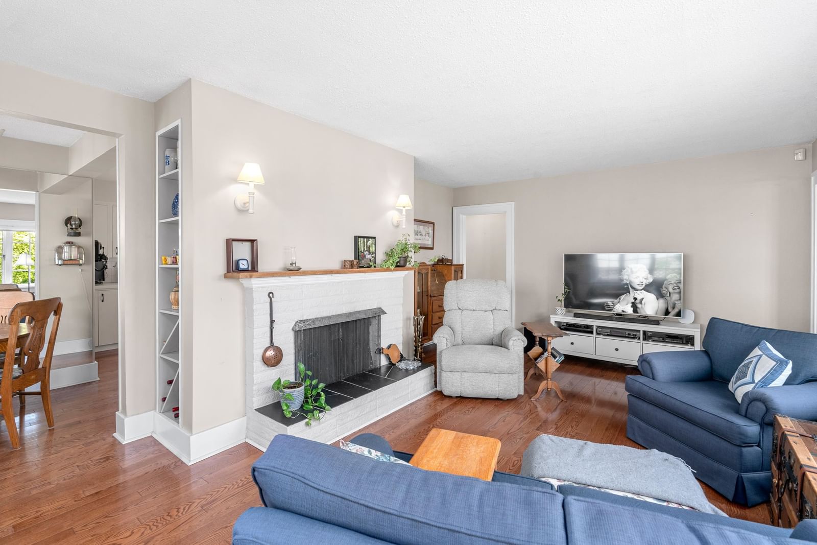 Listing Image 5