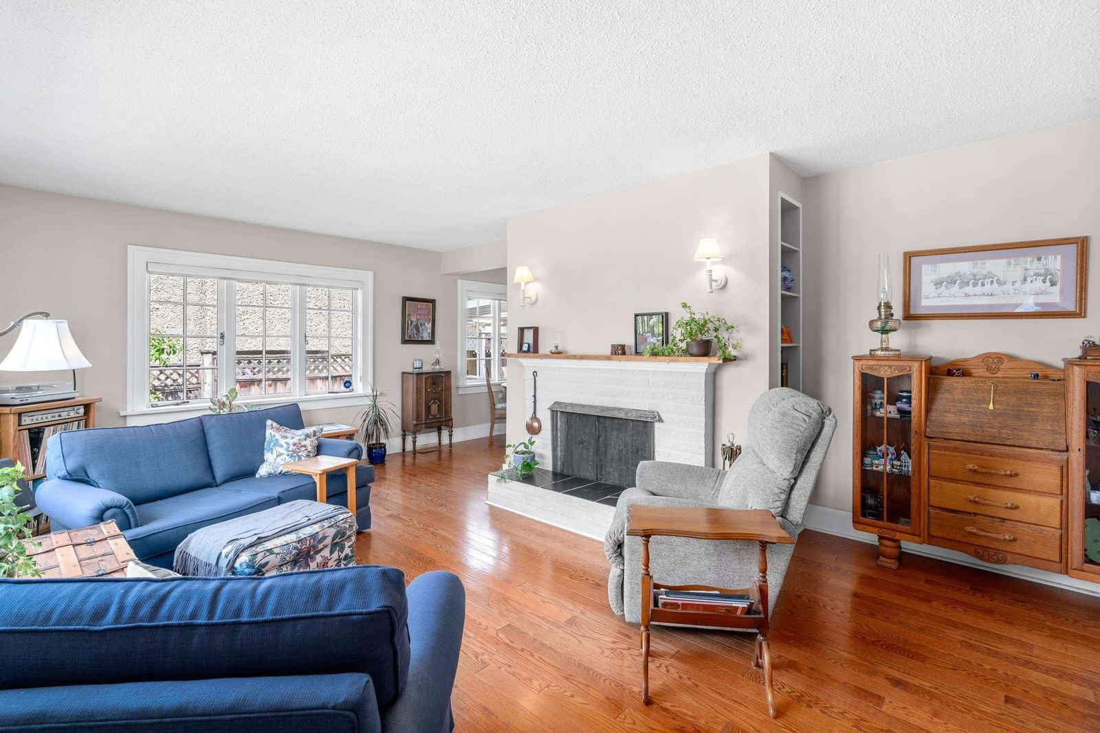 Listing Image 6