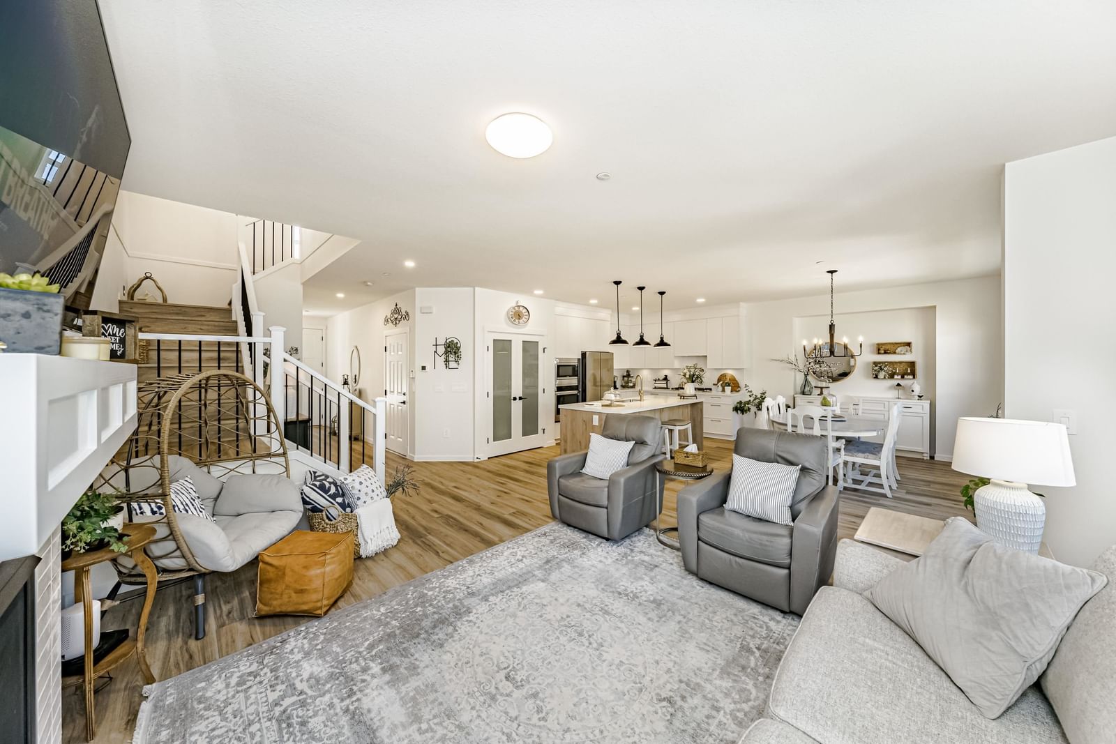 Listing Image 9