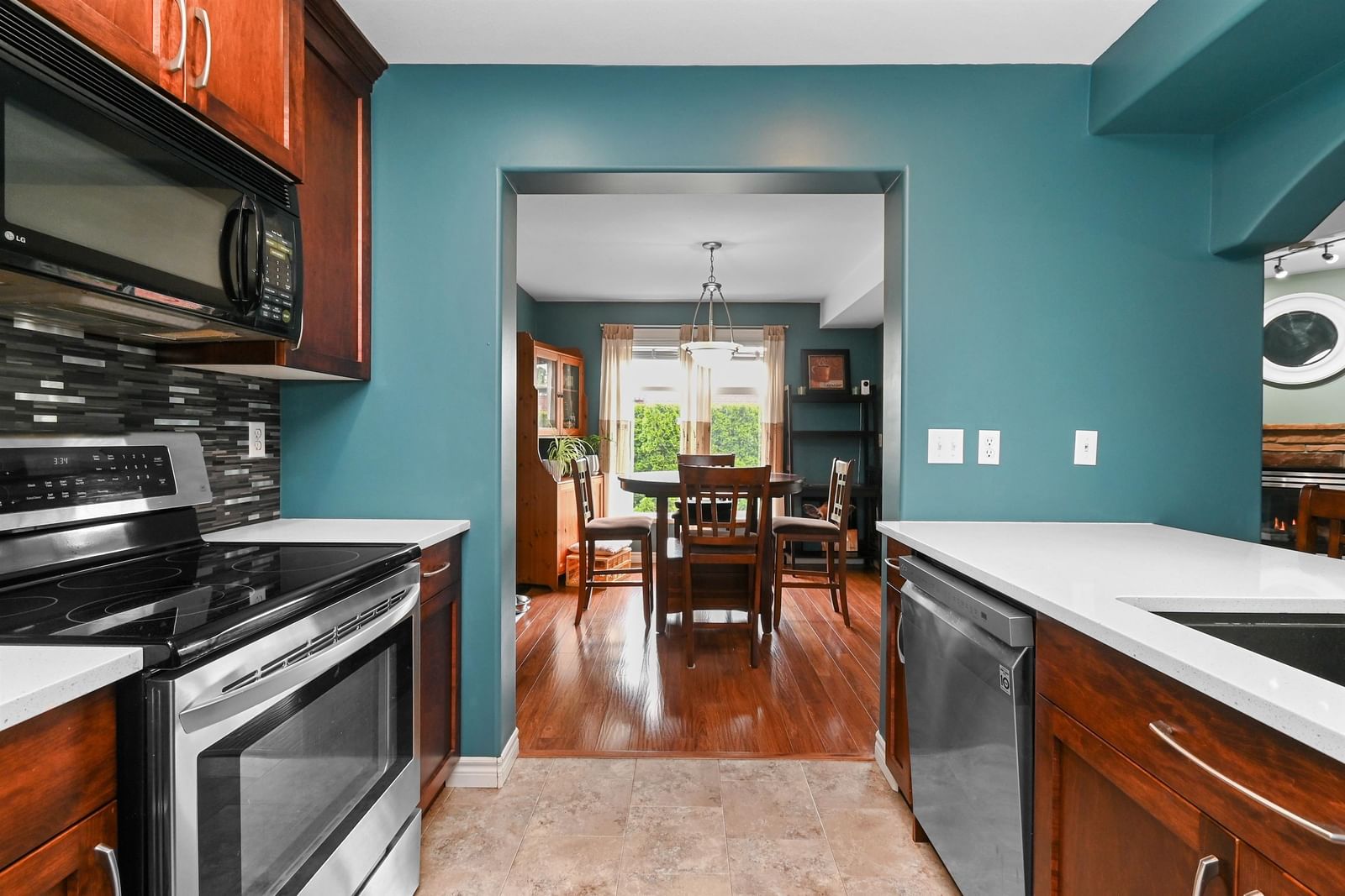 Listing Image 8