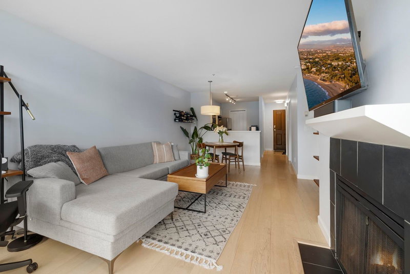 404 - 2575 4th Avenue, Vancouver, V6K 1P5 | Image 2