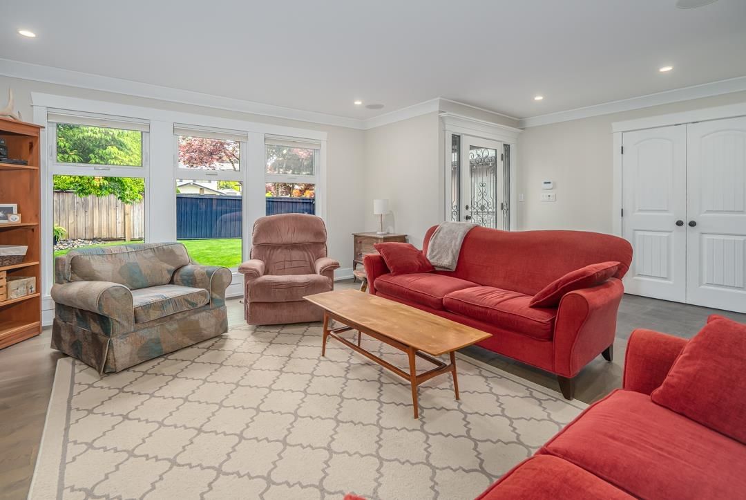 Listing Image 4