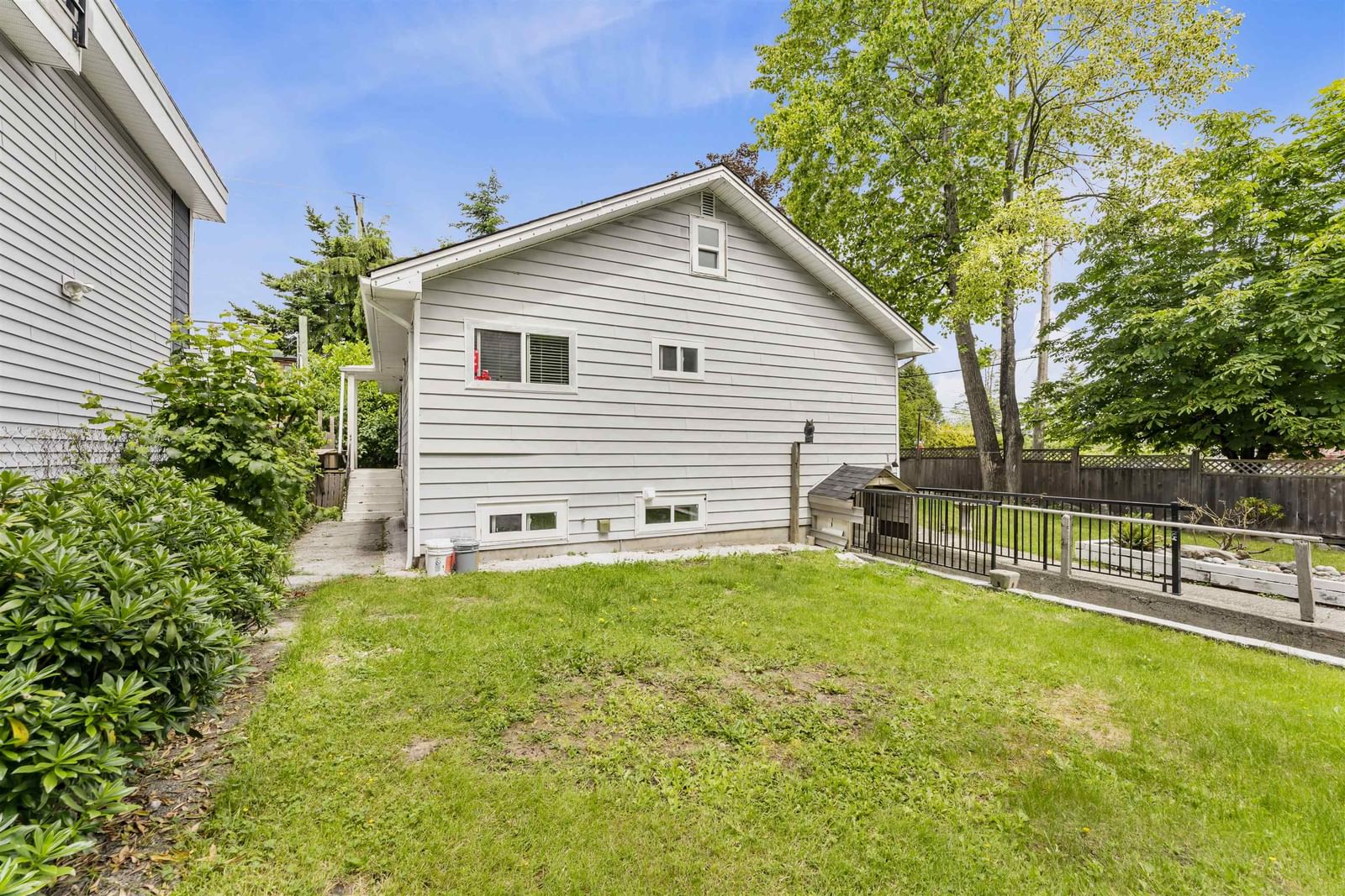 Listing Image 8