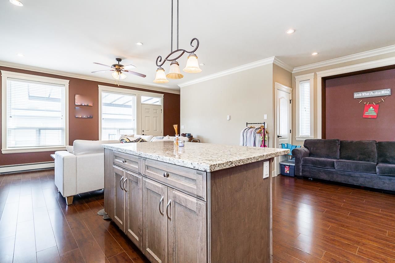 Listing Image 10