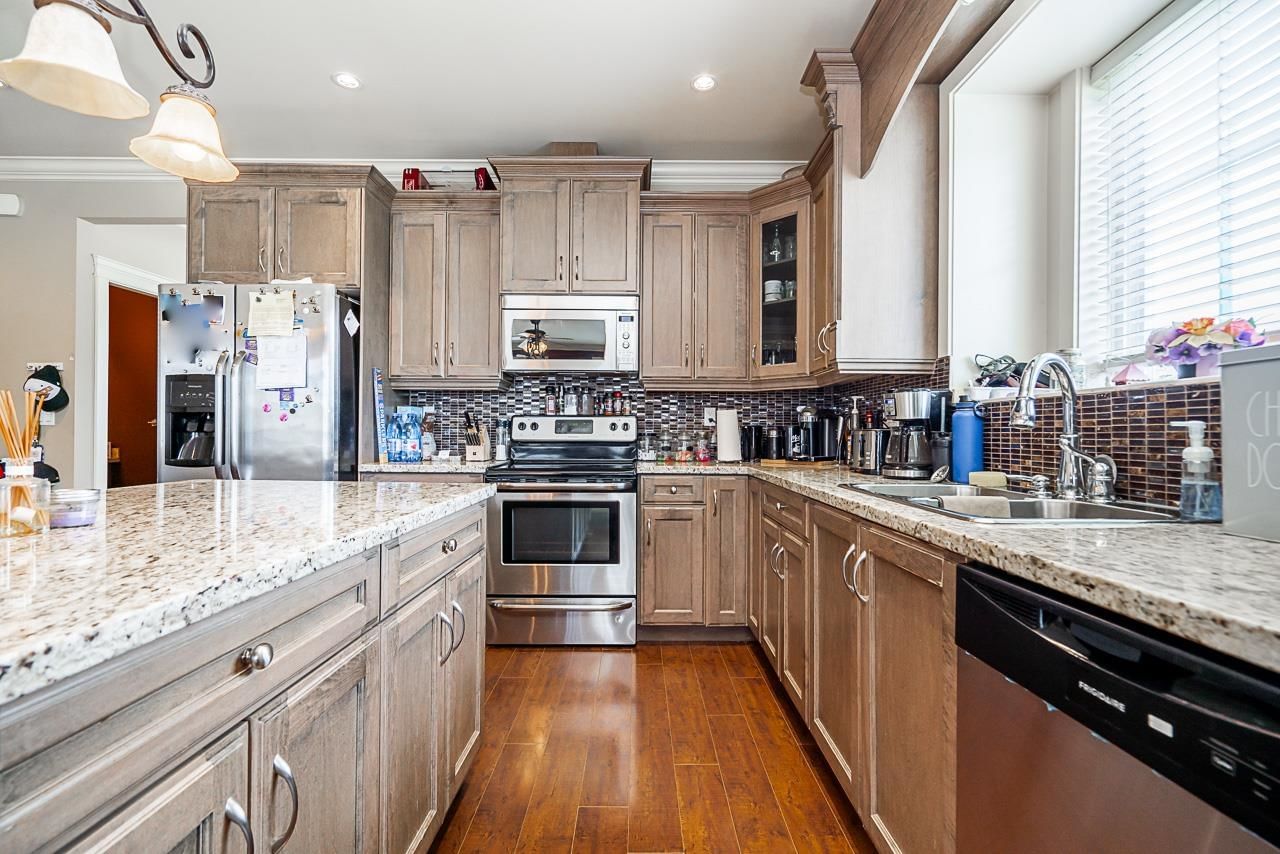 Listing Image 11