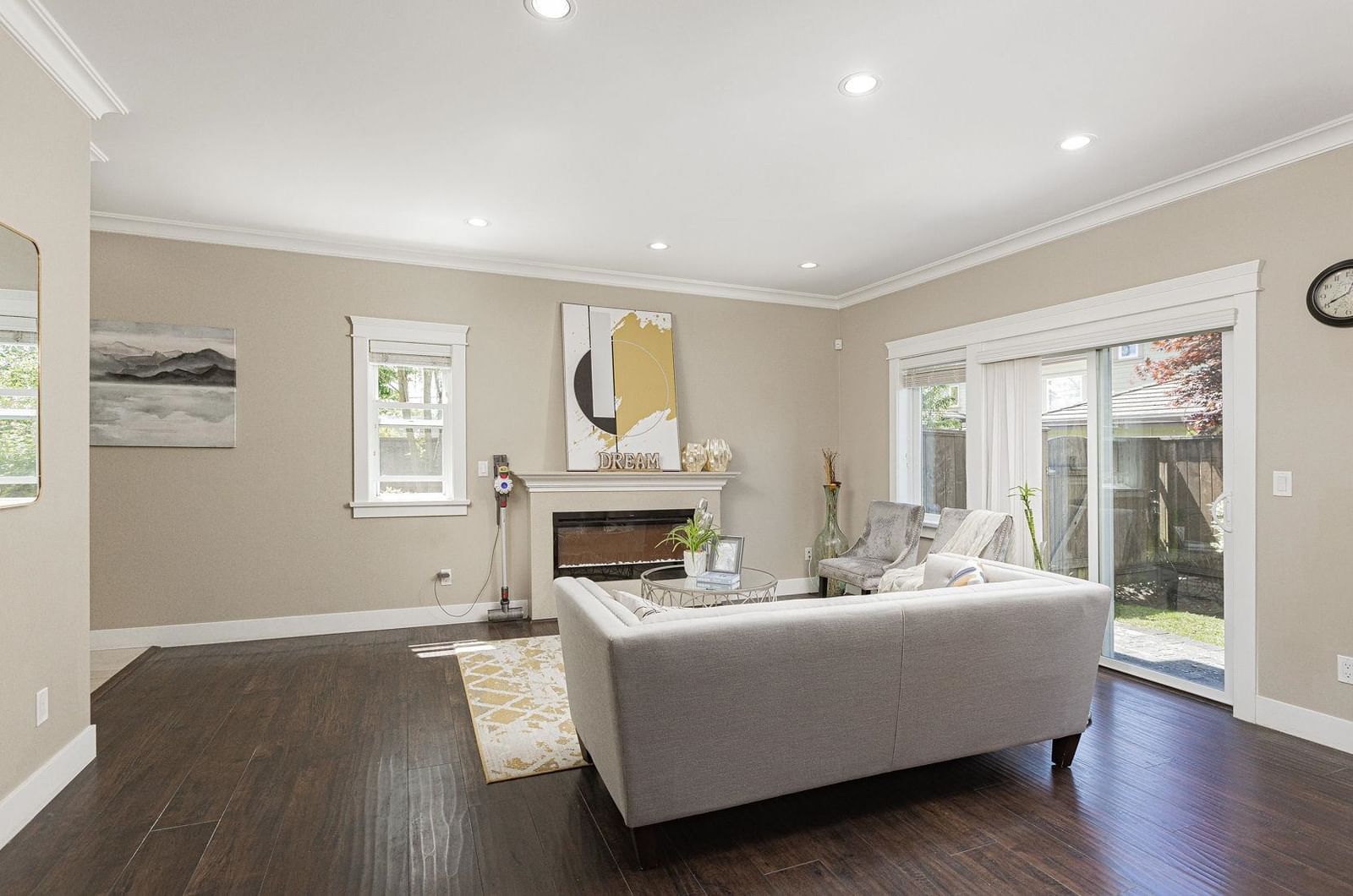 Listing Image 5