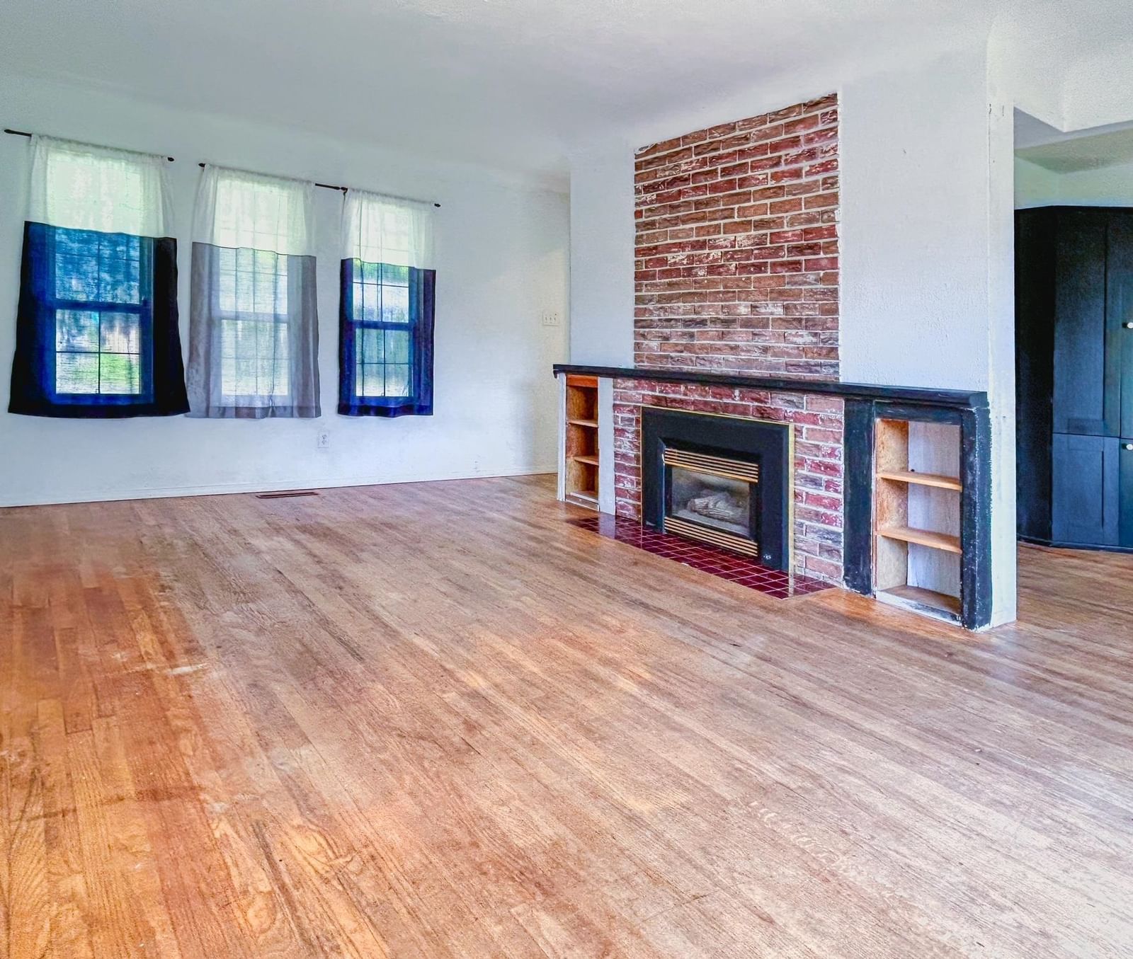 Listing Image 8