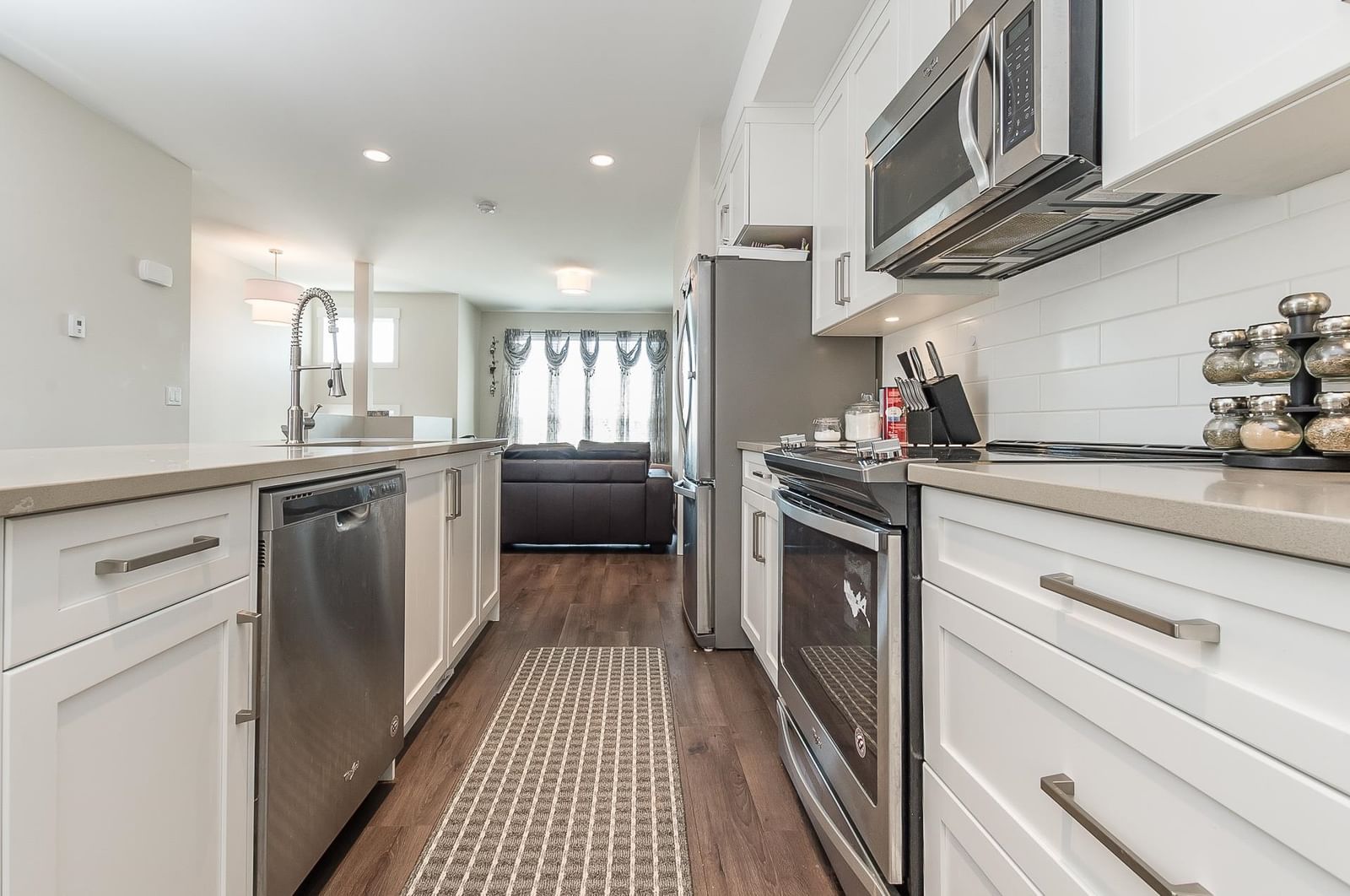Listing Image 10