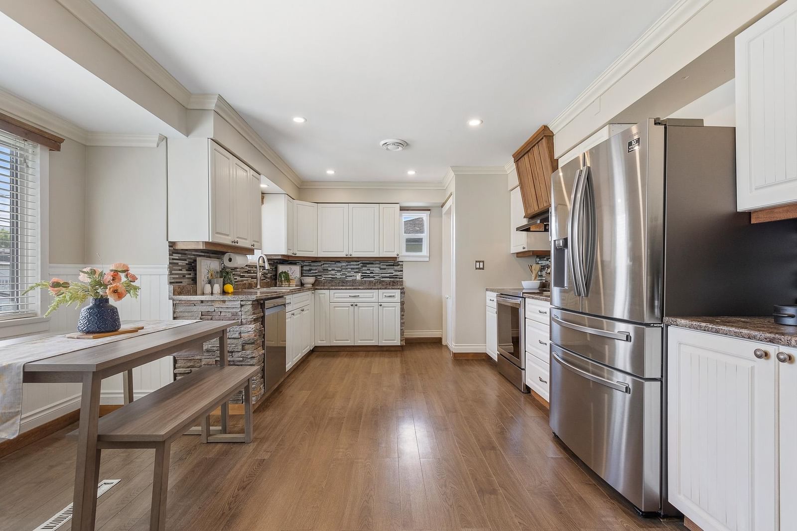 Listing Image 8