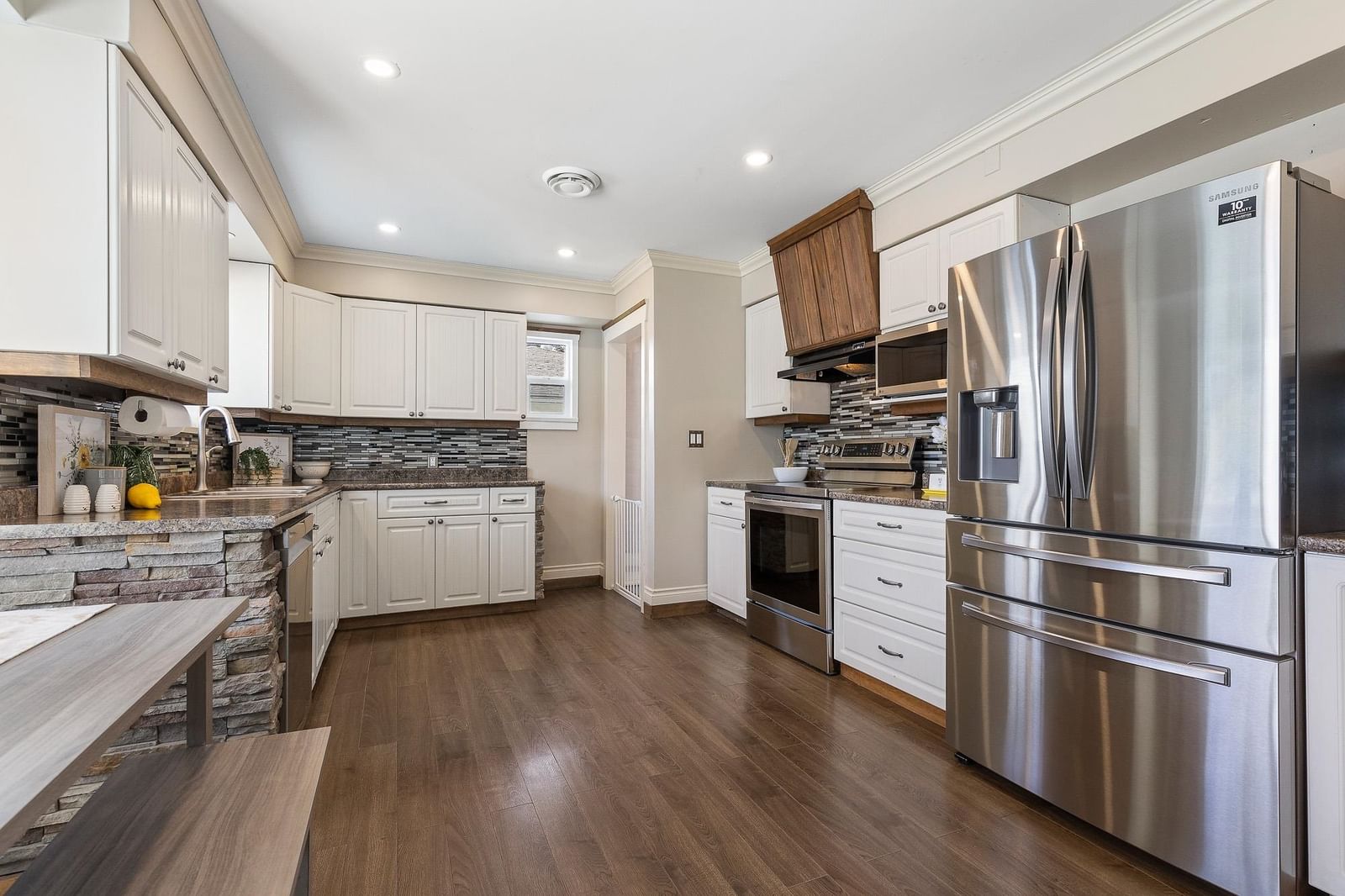 Listing Image 9