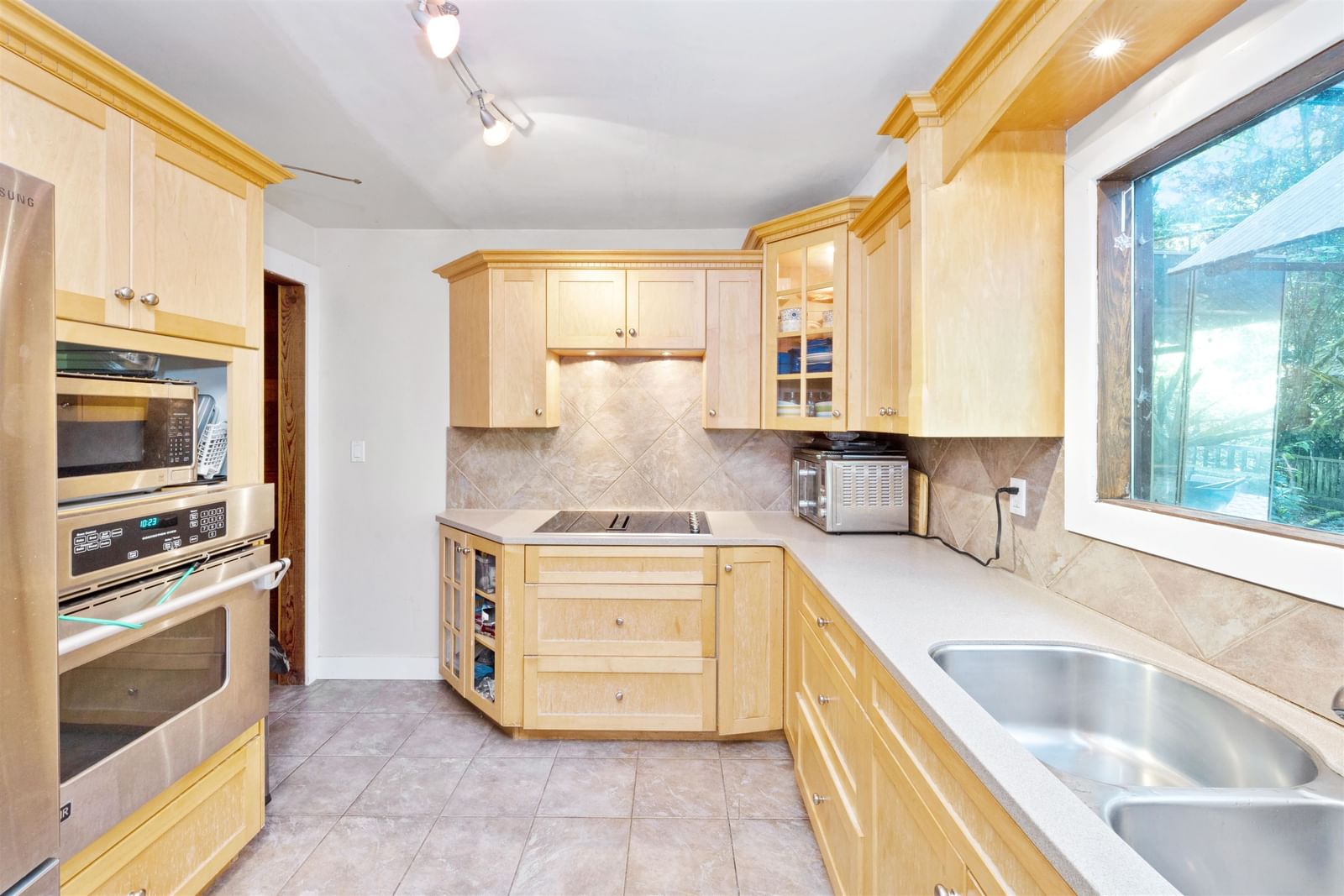 Listing Image 5