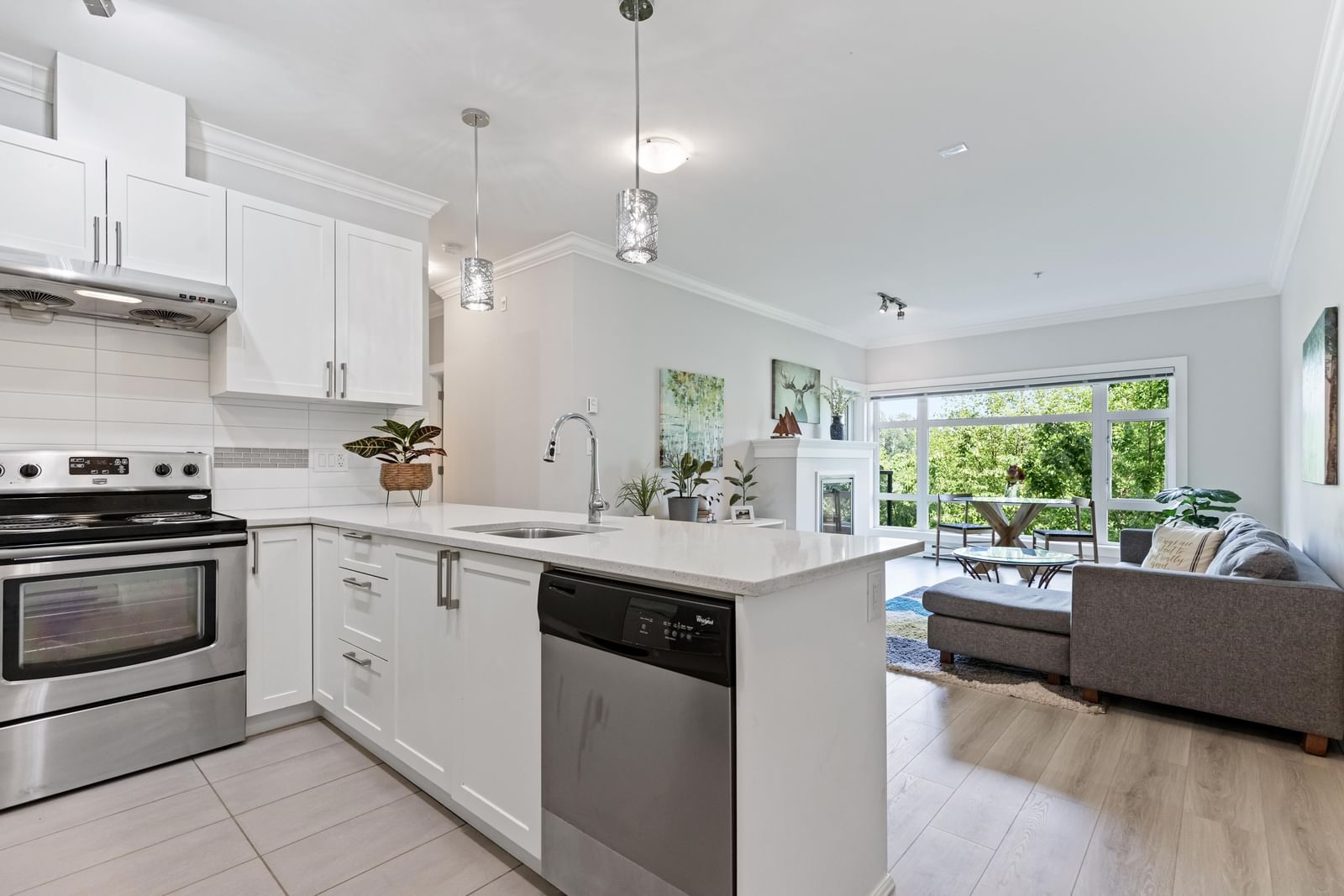 Listing Image 10