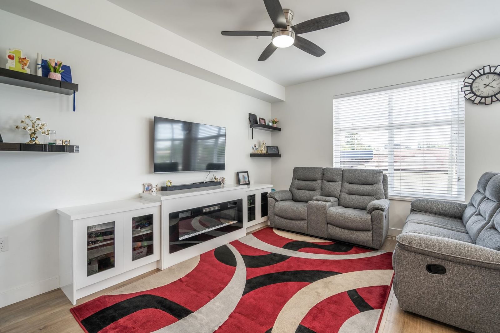 Listing Image 12