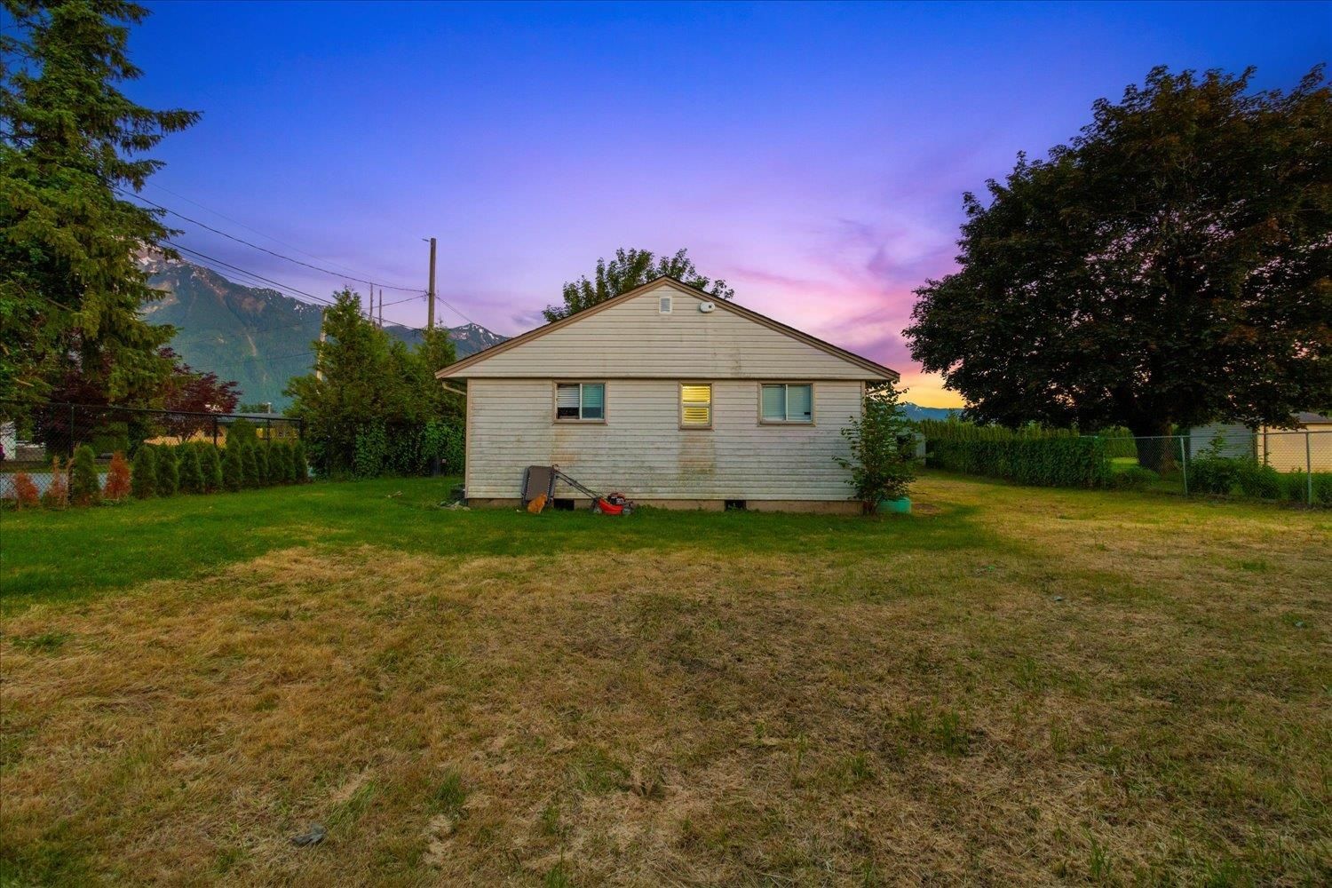 Listing Image 6