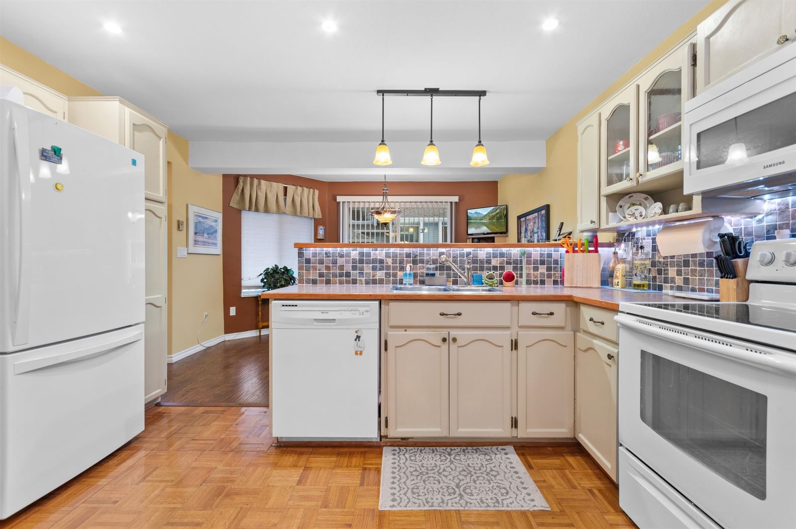 Listing Image 10