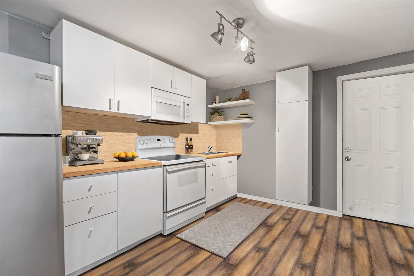 Listing Image 19