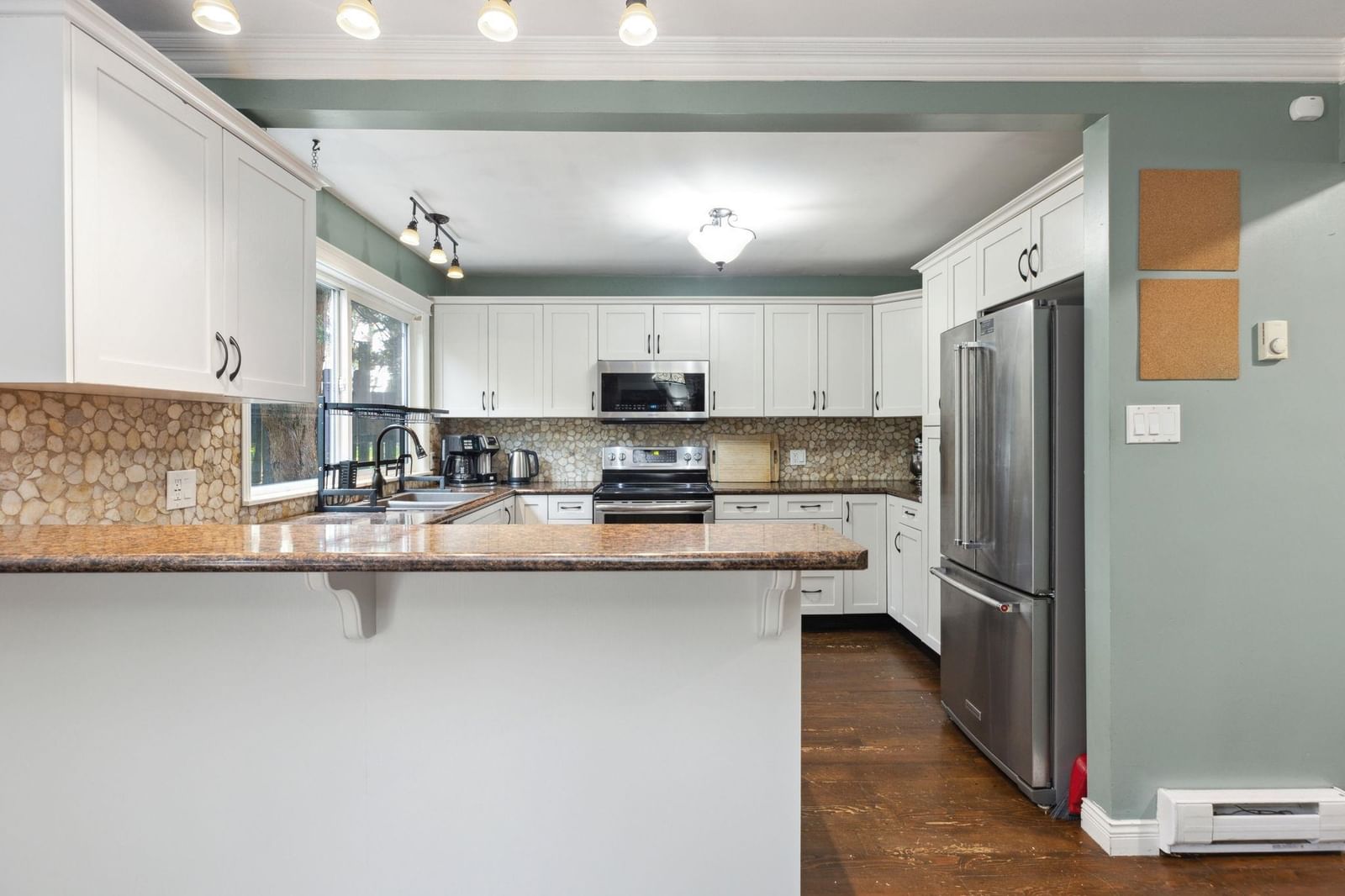 Listing Image 9