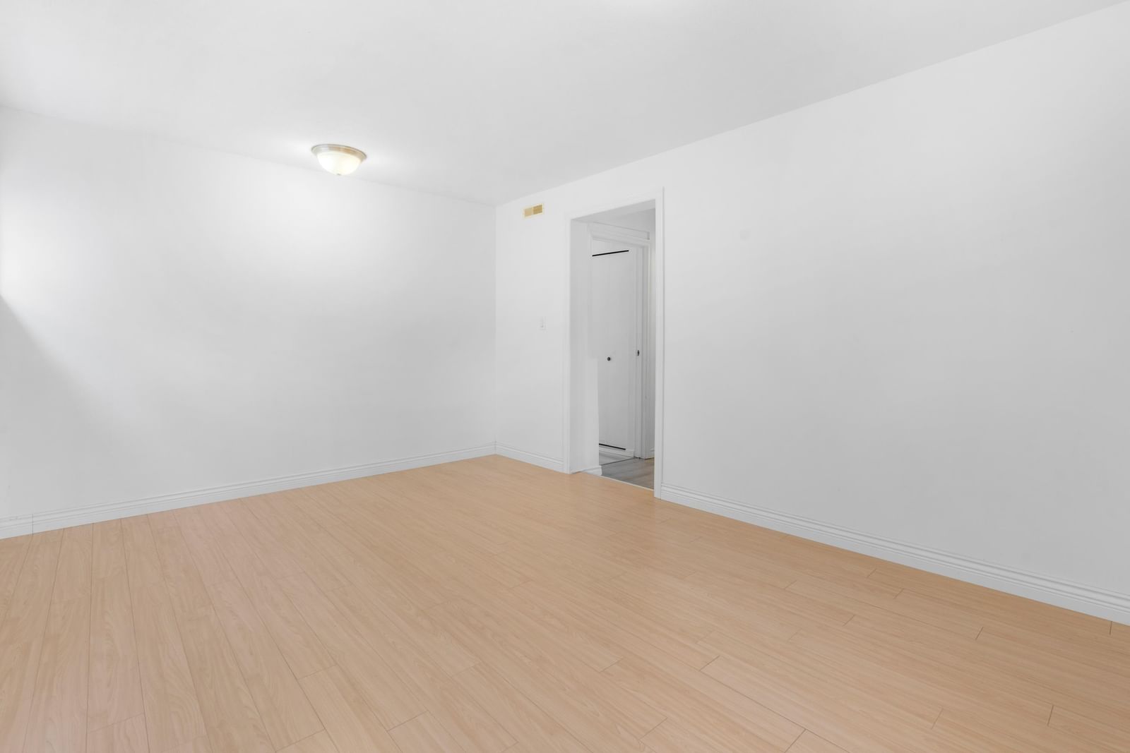 Listing Image 30