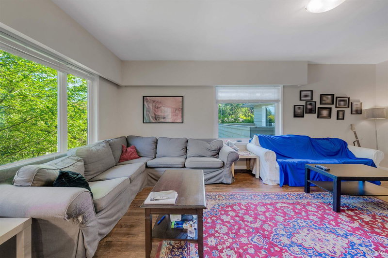 111 Bonnymuir Drive, West Vancouver, V7S 1L4 | Image 2