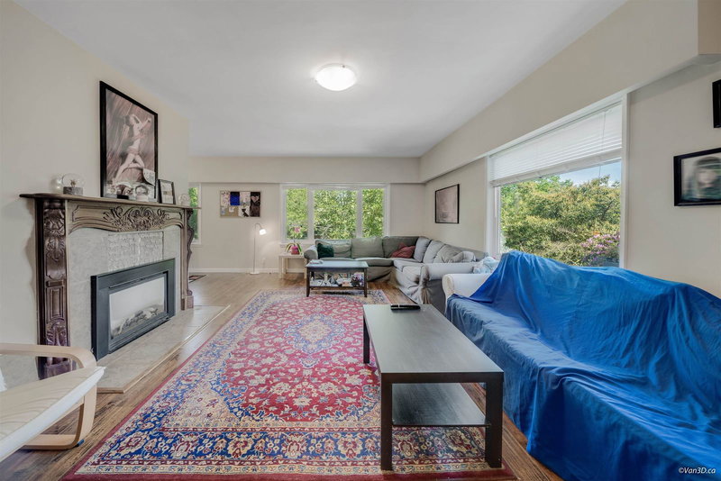 111 Bonnymuir Drive, West Vancouver, V7S 1L4 | Image 3