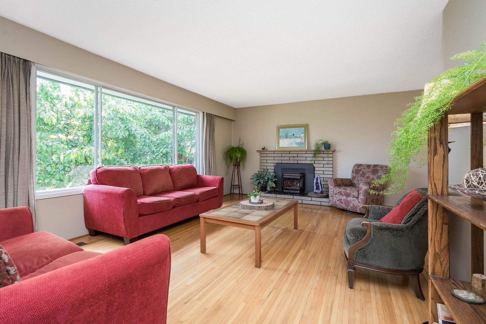 Listing Image 4