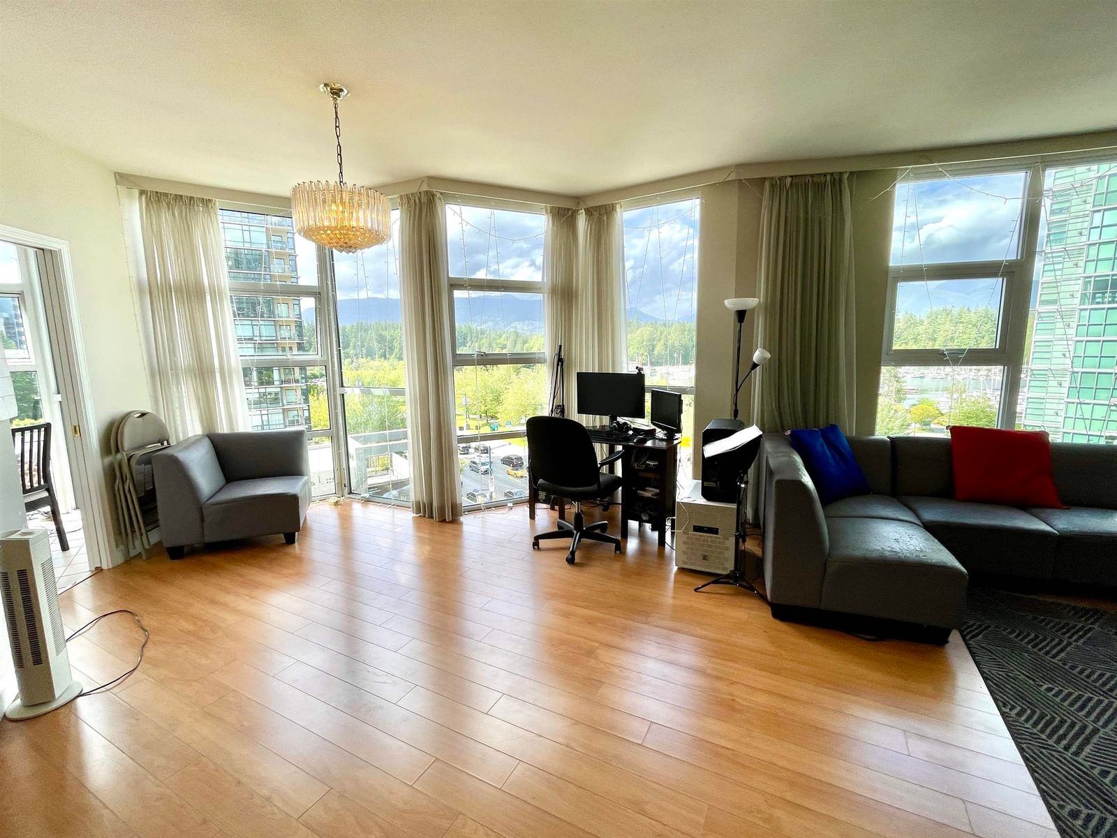 Listing Image 11