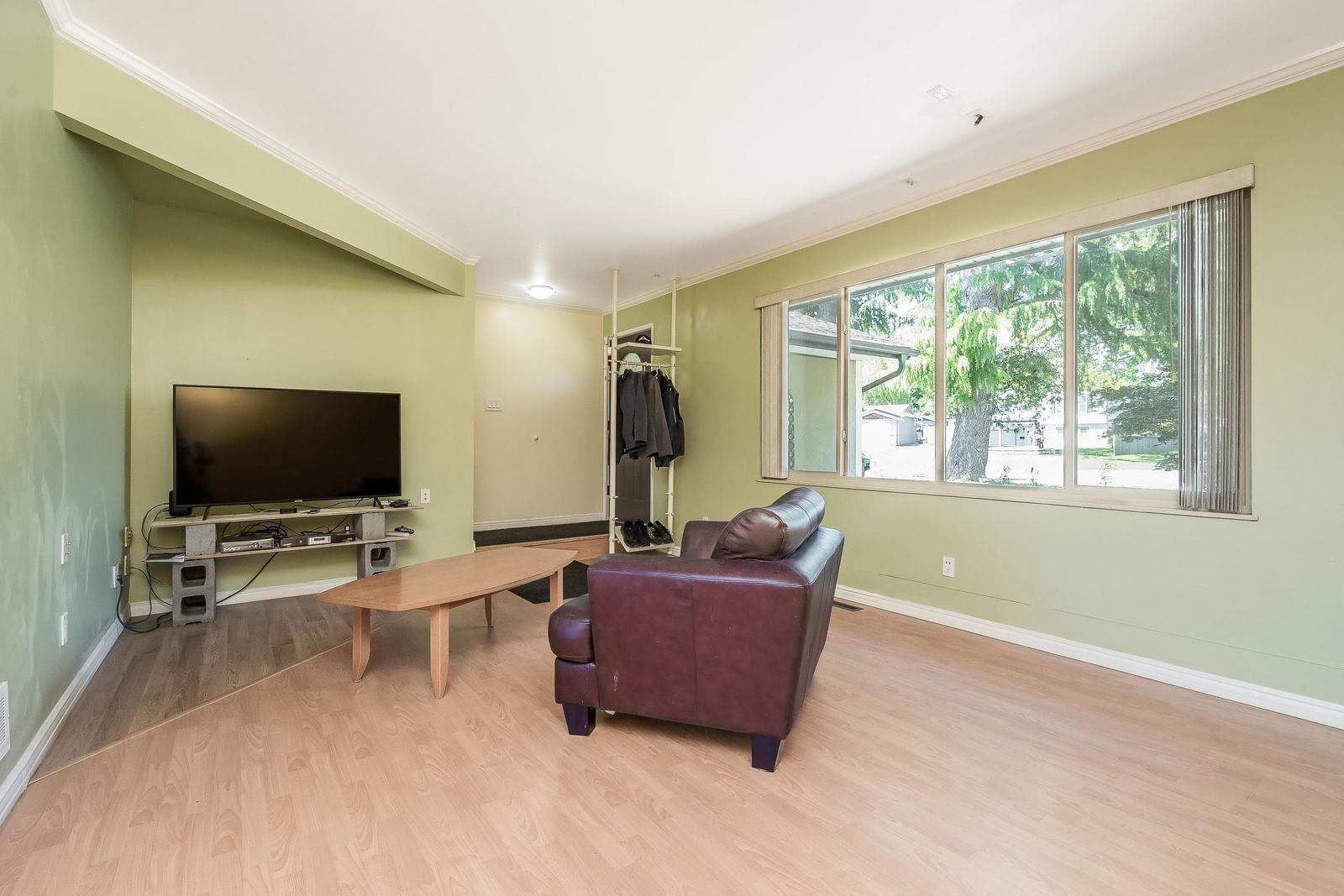Listing Image 4