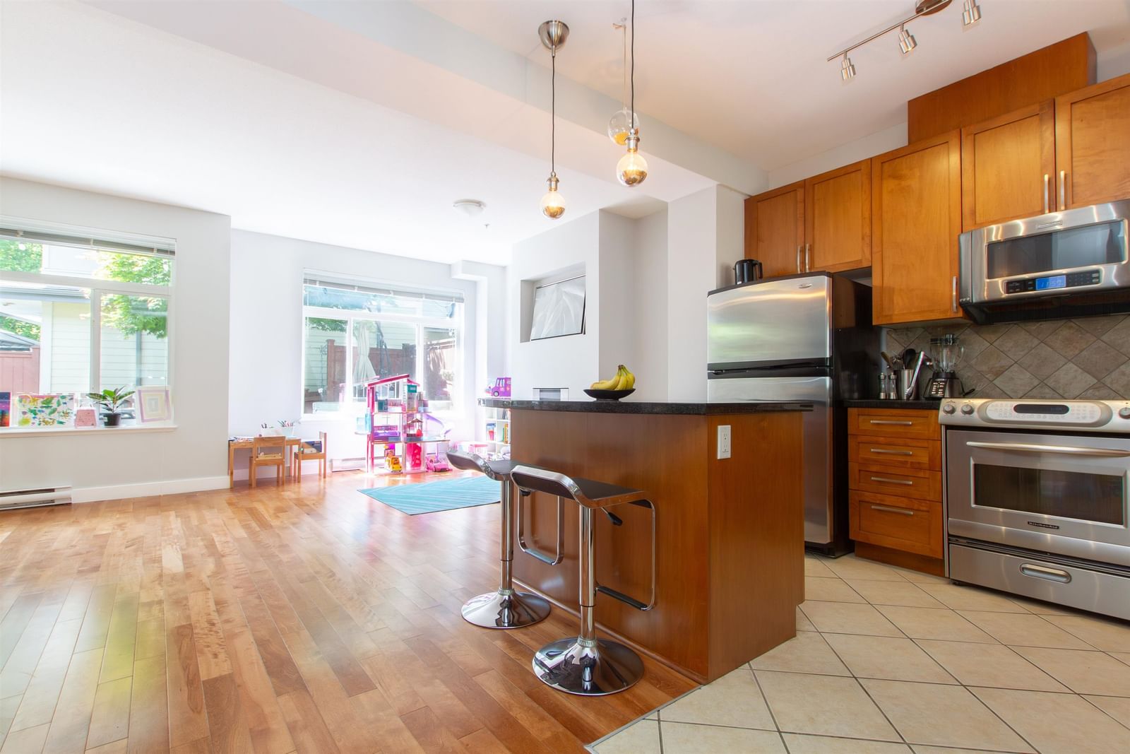 Listing Image 10