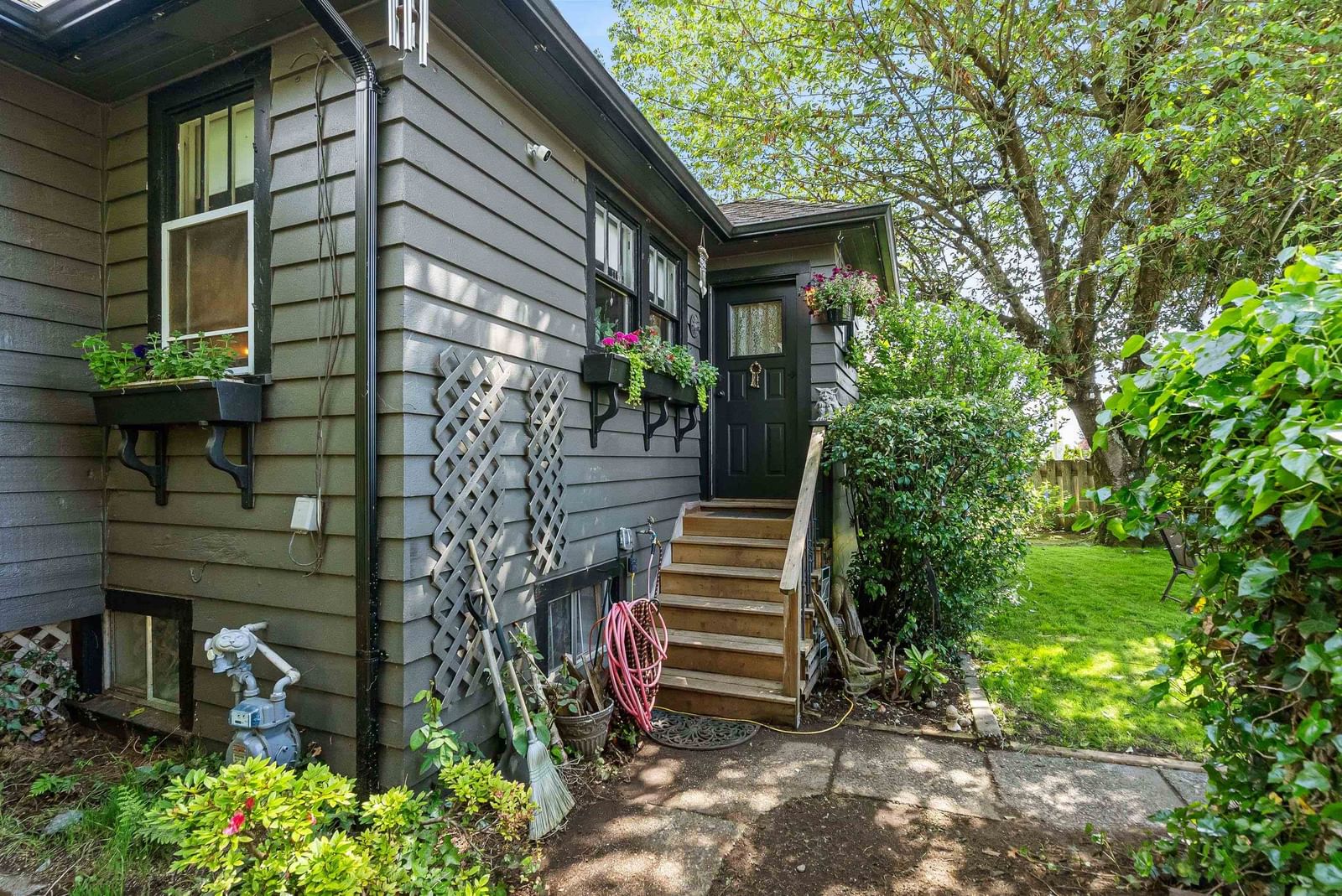 Listing Image 5
