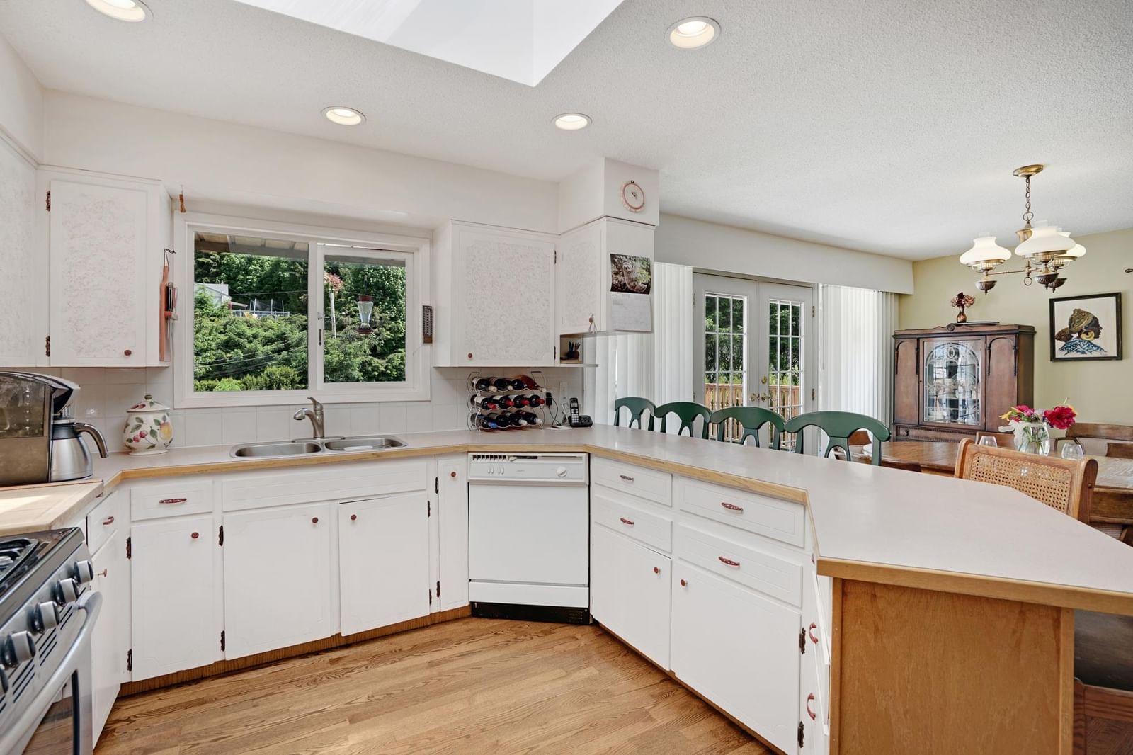 Listing Image 10