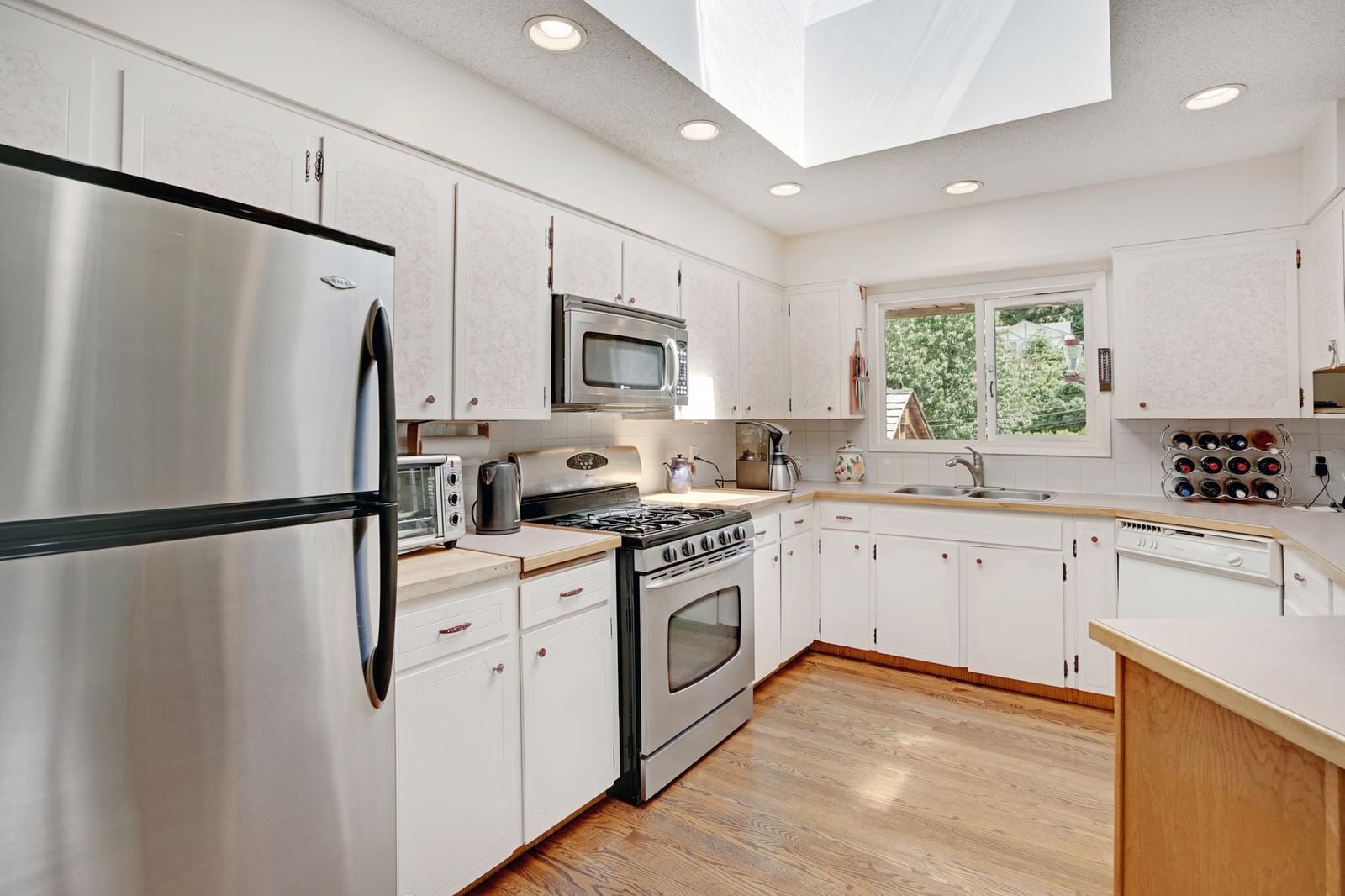 Listing Image 9