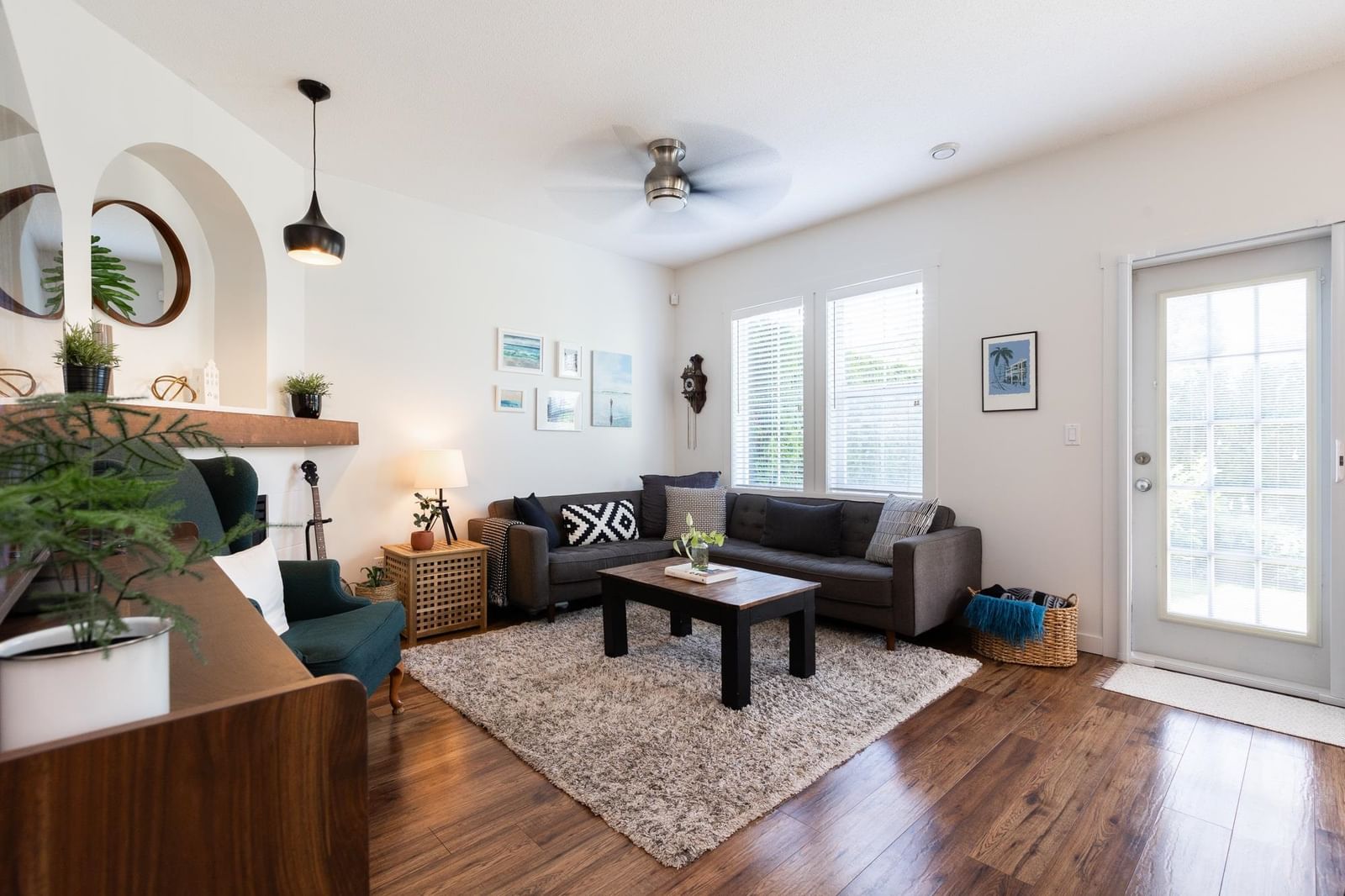 Listing Image 11