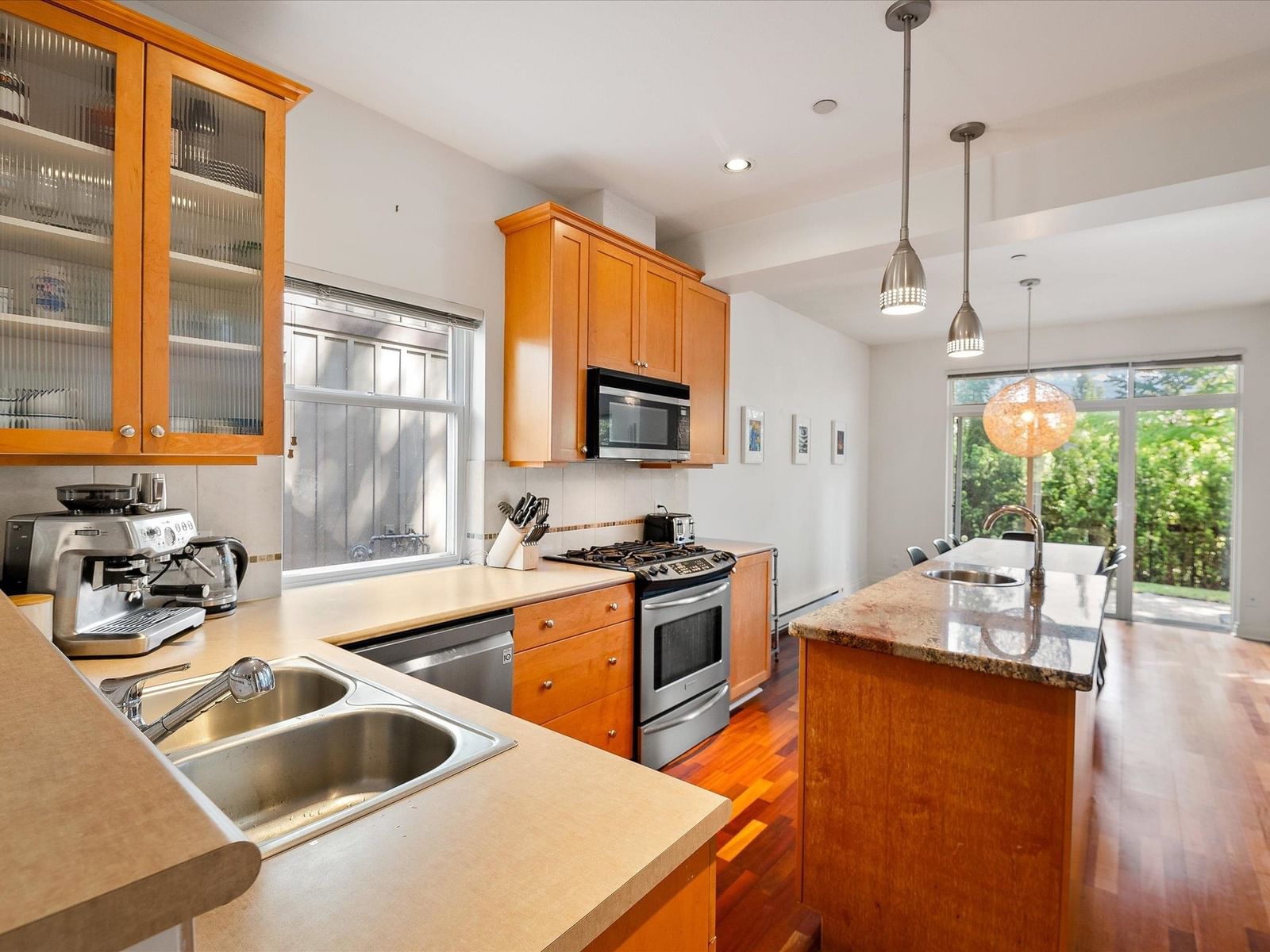 Listing Image 11