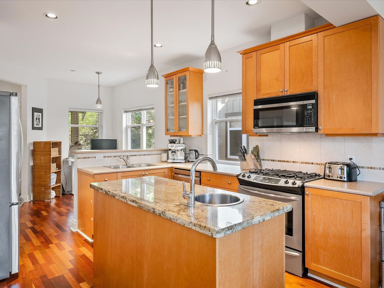 Listing Image 12