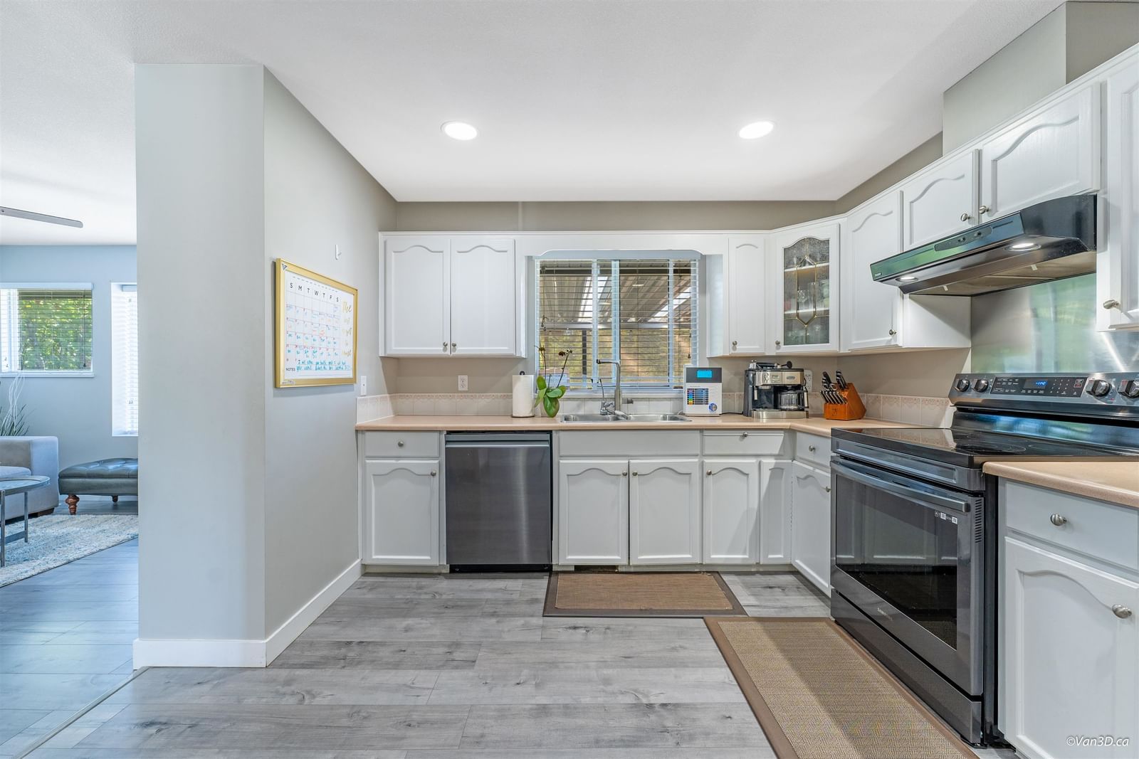 Listing Image 11
